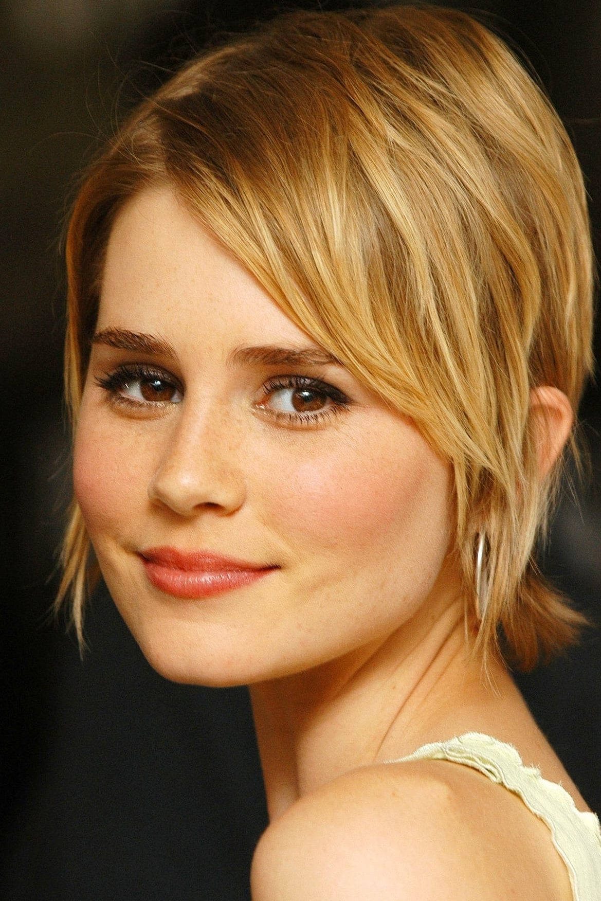 Alison Lohman, blonde hair, soft smile, HD Phone Wallpaper