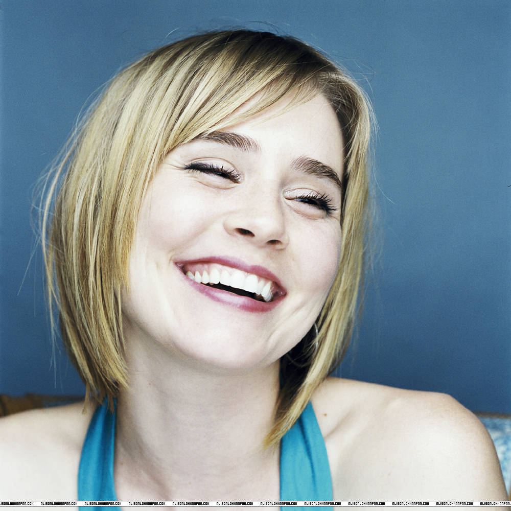 Alison Lohman, blonde hair, solid blue background, SD Desktop Wallpaper