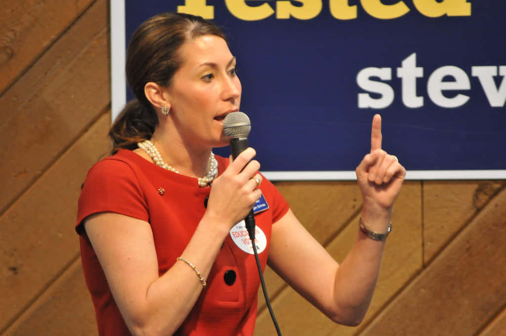 Alison Lundergan Grimes, red dress, microphone, SD Desktop Wallpaper