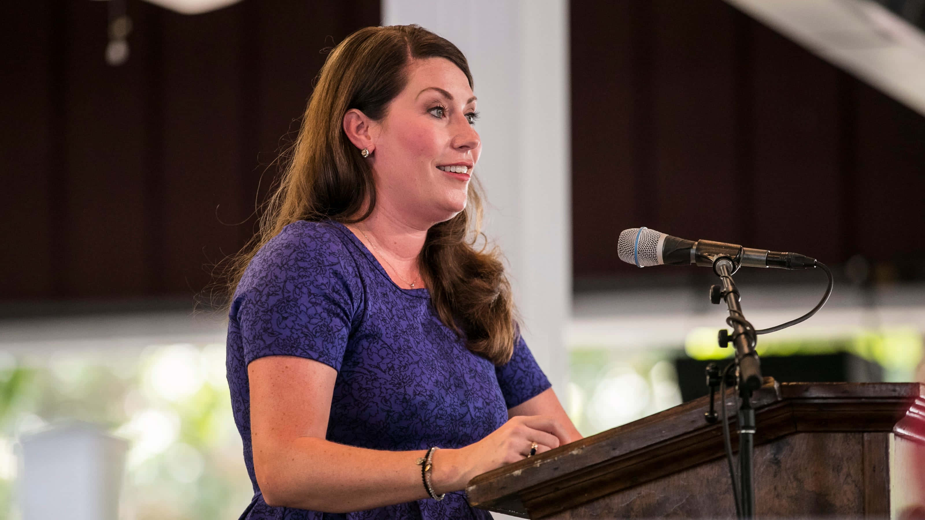 Alison Lundergan Grimes, purple patterned dress, wooden podium, 2K Desktop Wallpaper