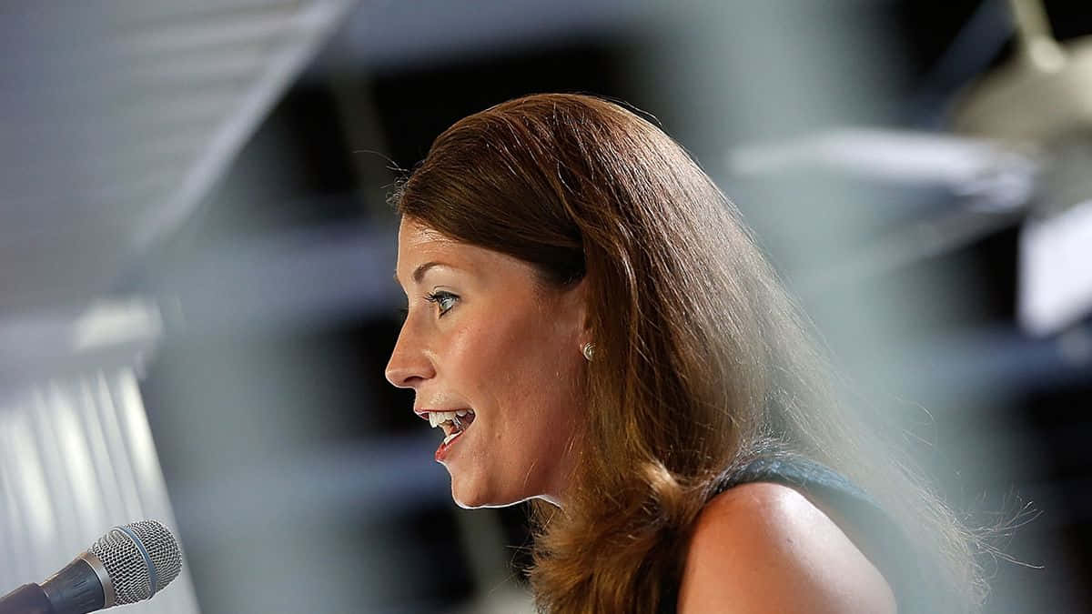 Alison Lundergan Grimes, long brown hair, microphone, SD Desktop Wallpaper