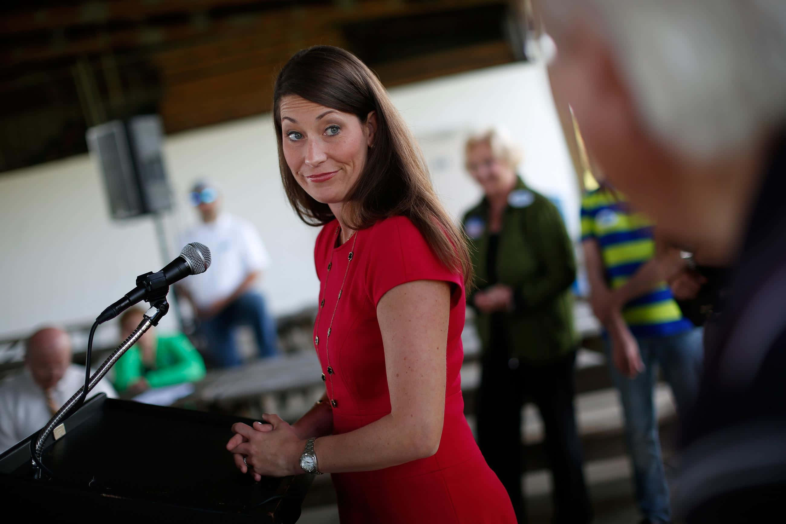 Alison Lundergan Grimes, red dress, podium, 2K Desktop Wallpaper