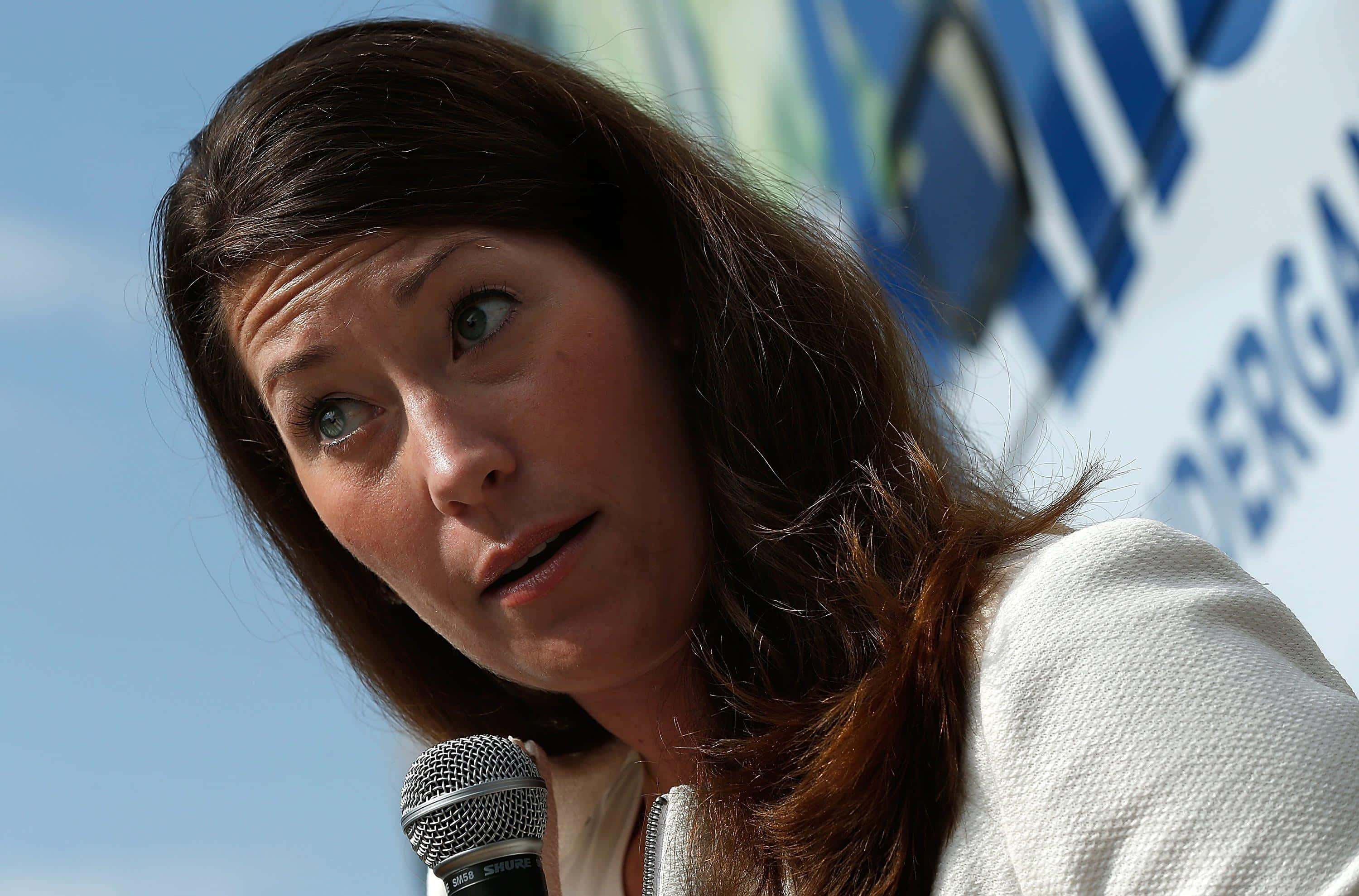 Alison Lundergan Grimes, brown hair, microphone, 2K Desktop Wallpaper