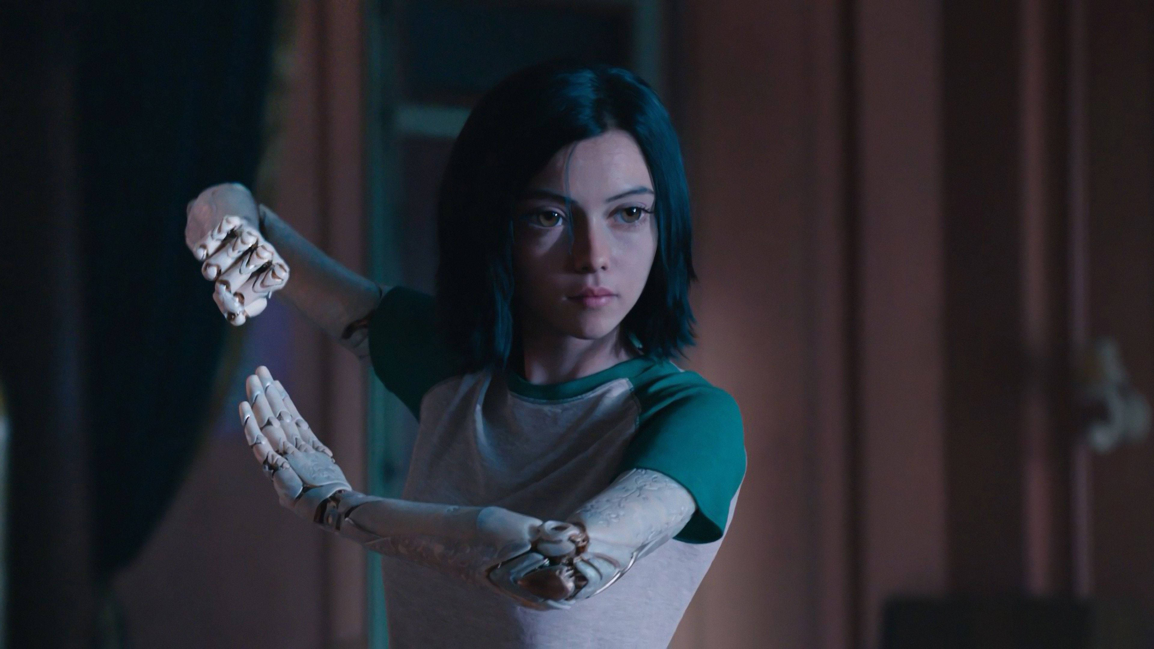 Alita, combat pose, robotic arms, 4K Desktop Wallpaper
