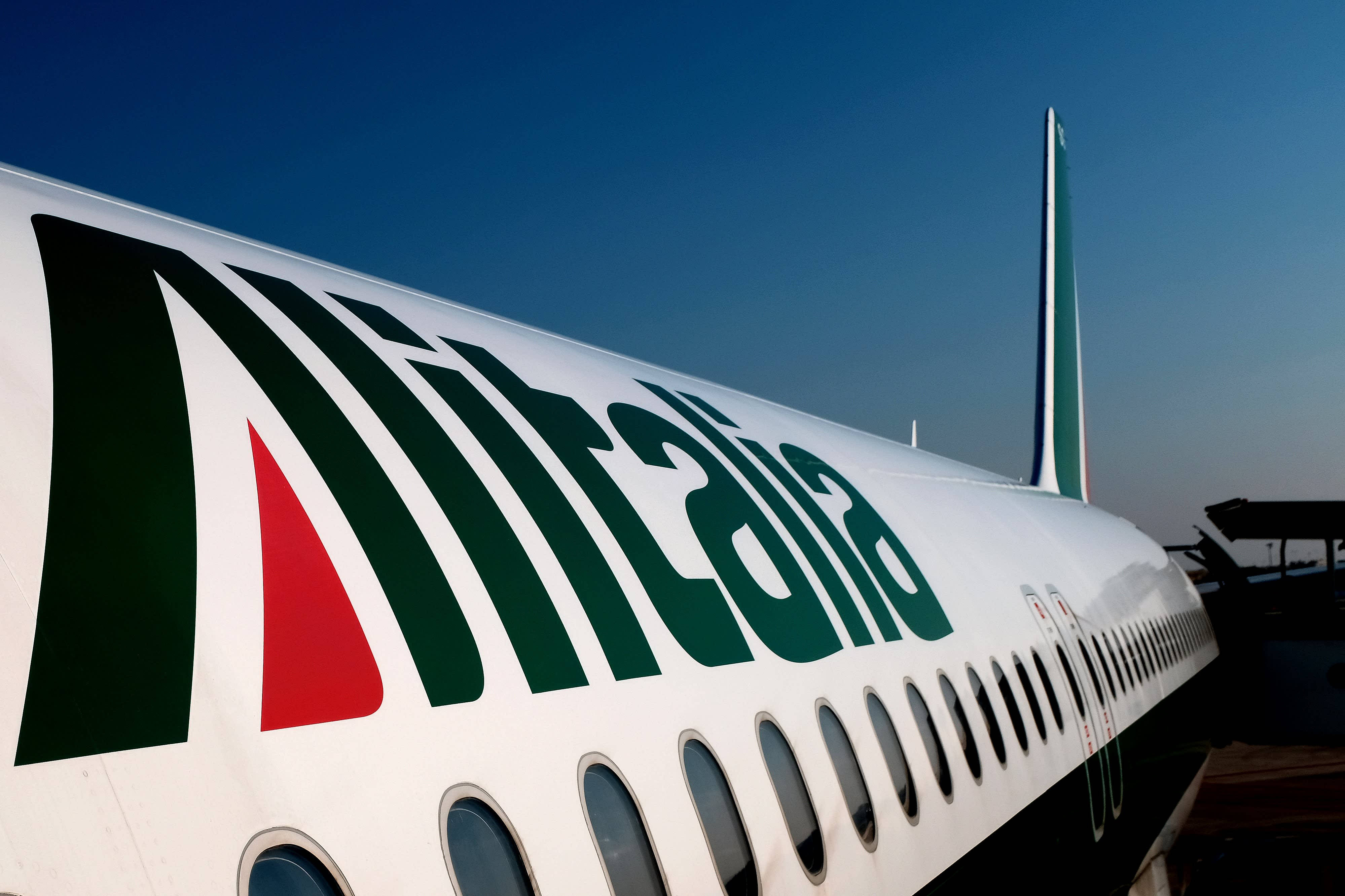 Alitalia, airplane fuselage, clear blue sky, 4K Desktop Wallpaper