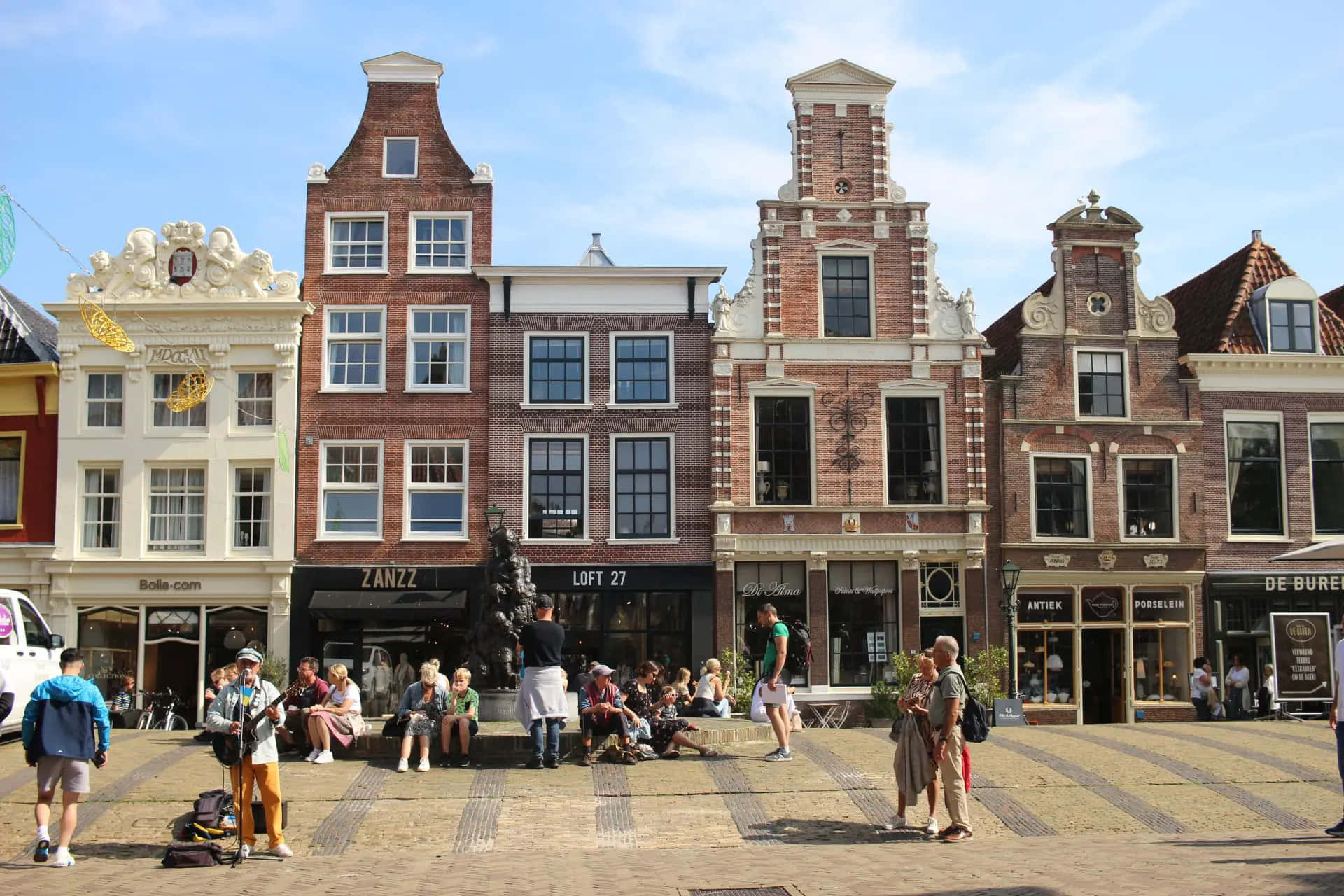 Alkmaar, historic Dutch architecture, gabled brick buildings, Full HD Desktop Wallpaper