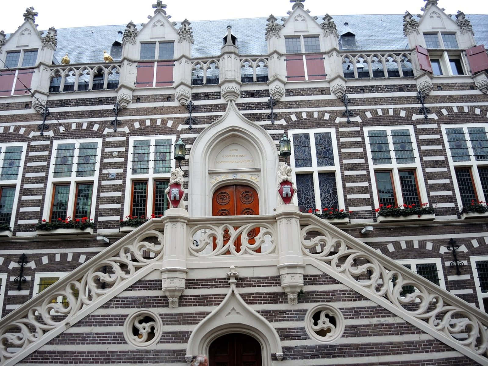 Alkmaar, historical building facade, gabled brick building, HD Desktop Wallpaper