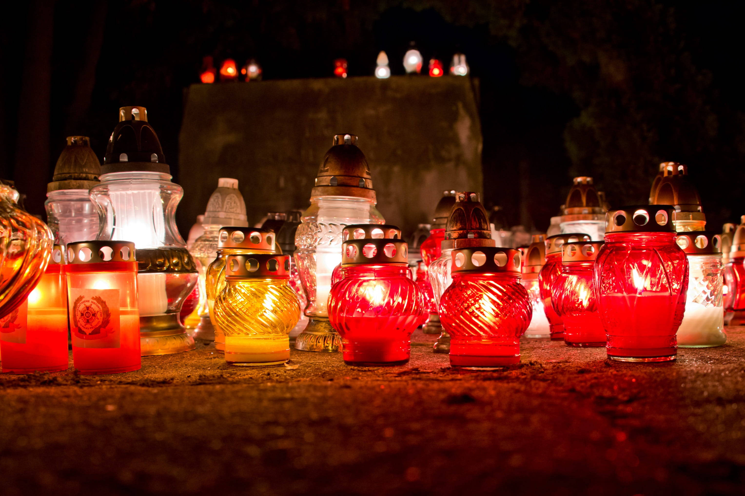 All Saints Day, red candles, yellow candles, 2K Desktop Wallpaper