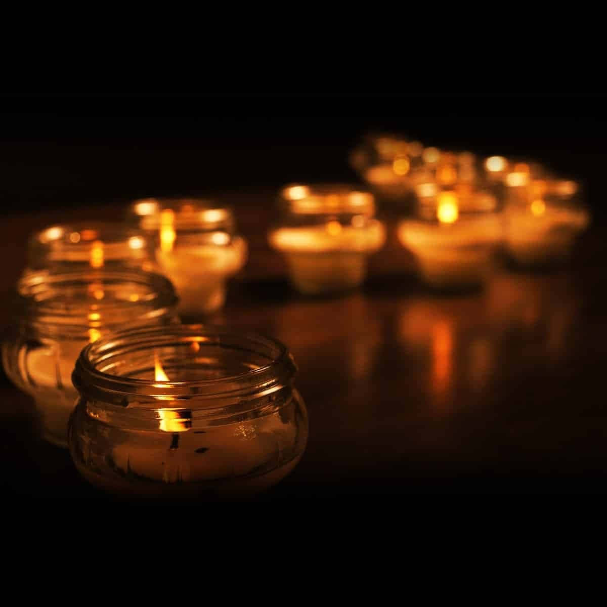candles of remembrance, golden candlelight, glass jars, SD Desktop Wallpaper