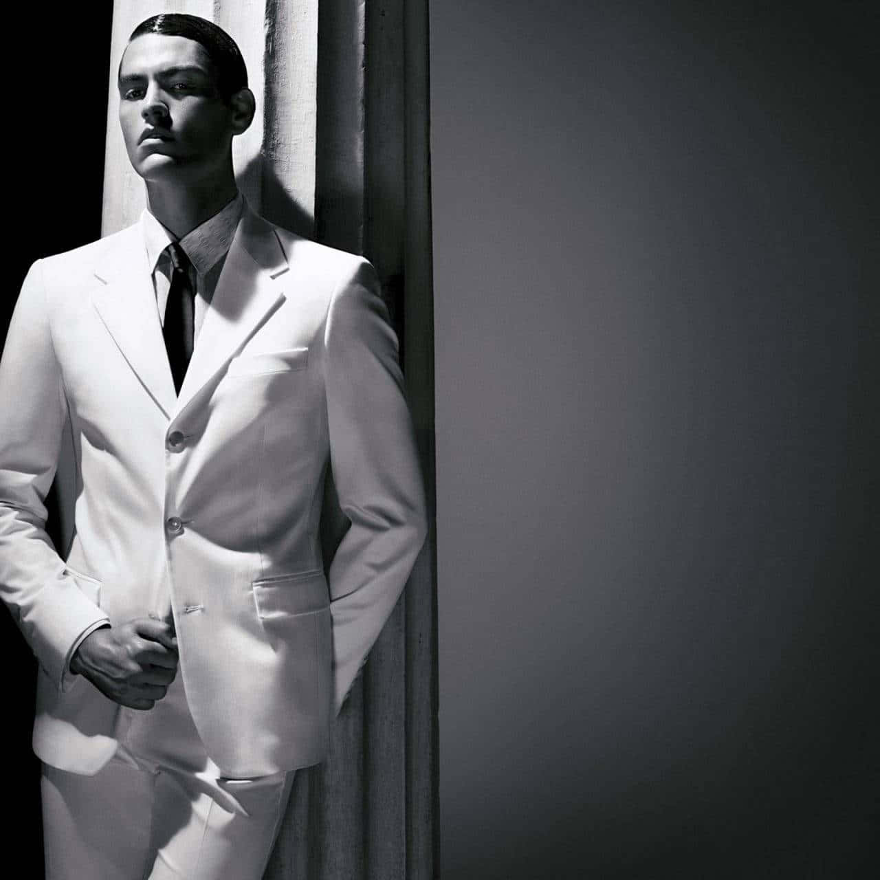white suit, man, pillar, HD Desktop Wallpaper