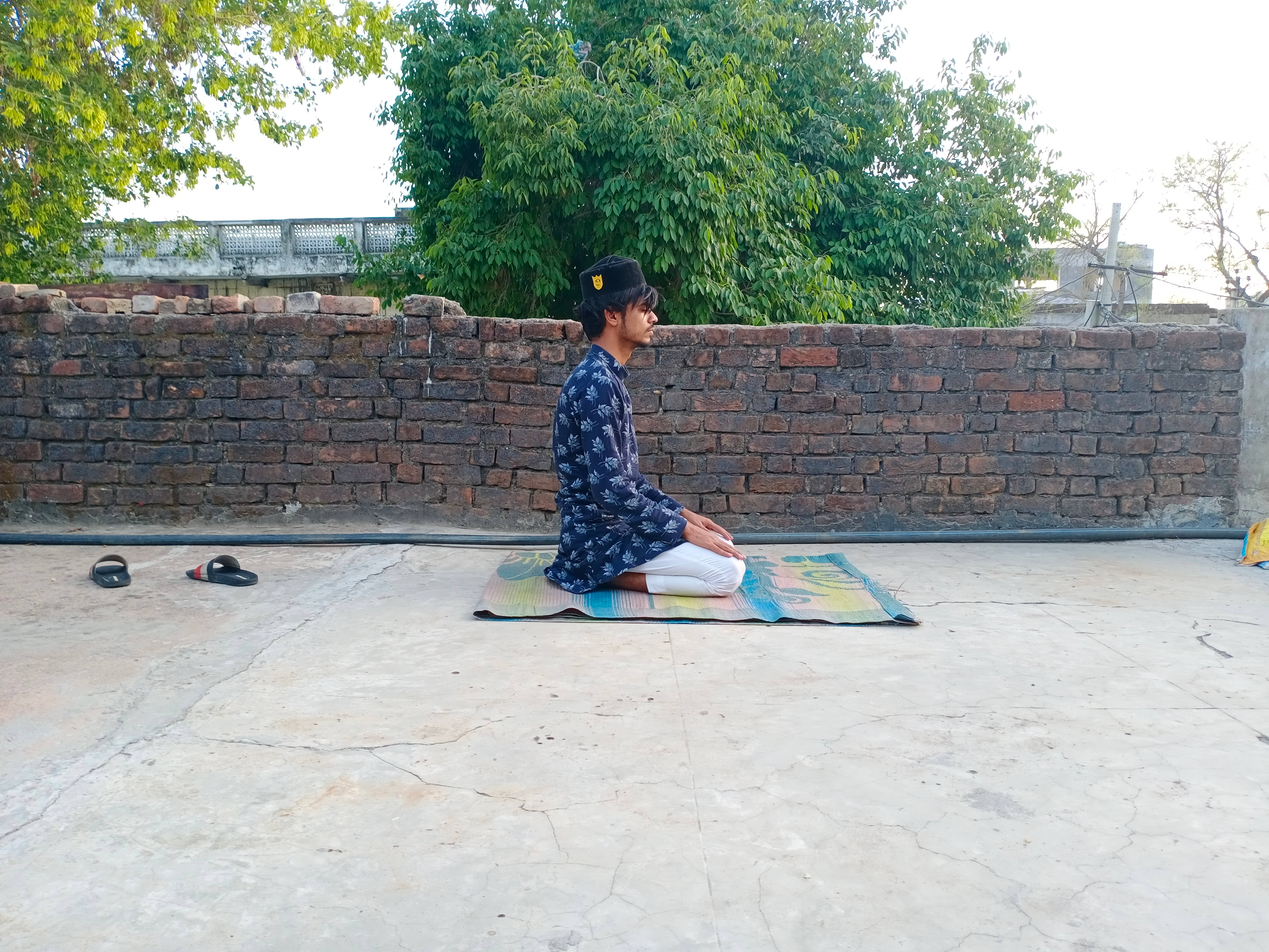 Muslim man, praying to Allah, colorful mat, 4K Desktop Wallpaper