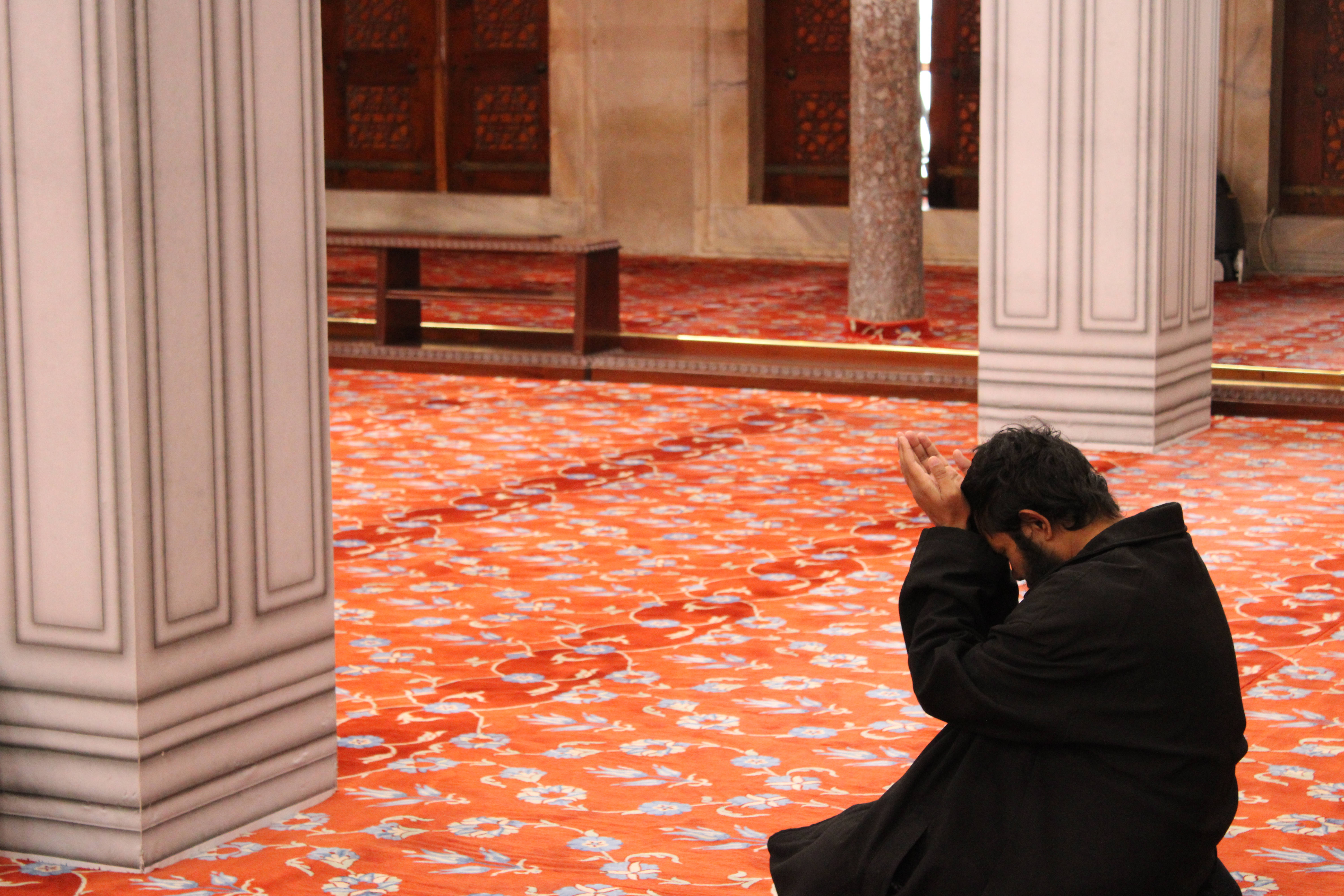 man, praying to Allah, ornate orange floral carpet, 5K Desktop Wallpaper