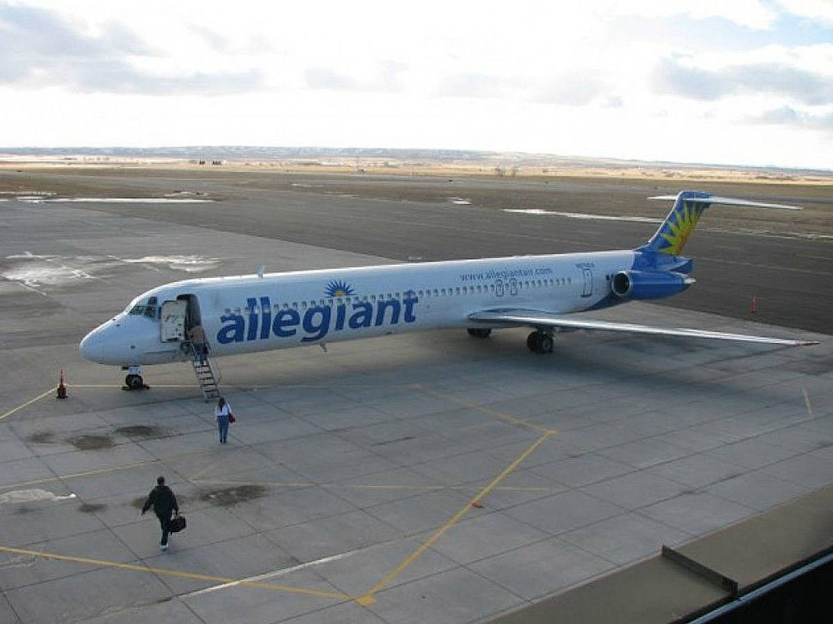 Allegiant Air, passenger jet, tarmac, SD Desktop Wallpaper