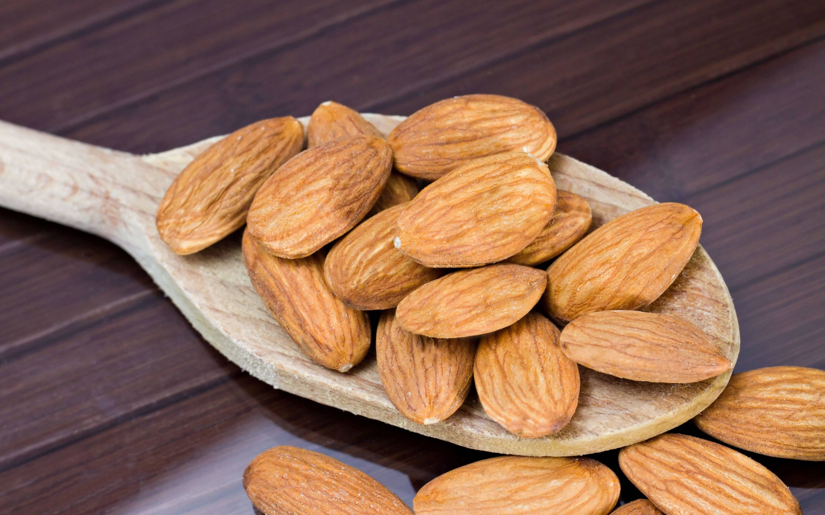 raw australian almonds, wooden spoon, textured brown almonds, 2K Desktop Wallpaper