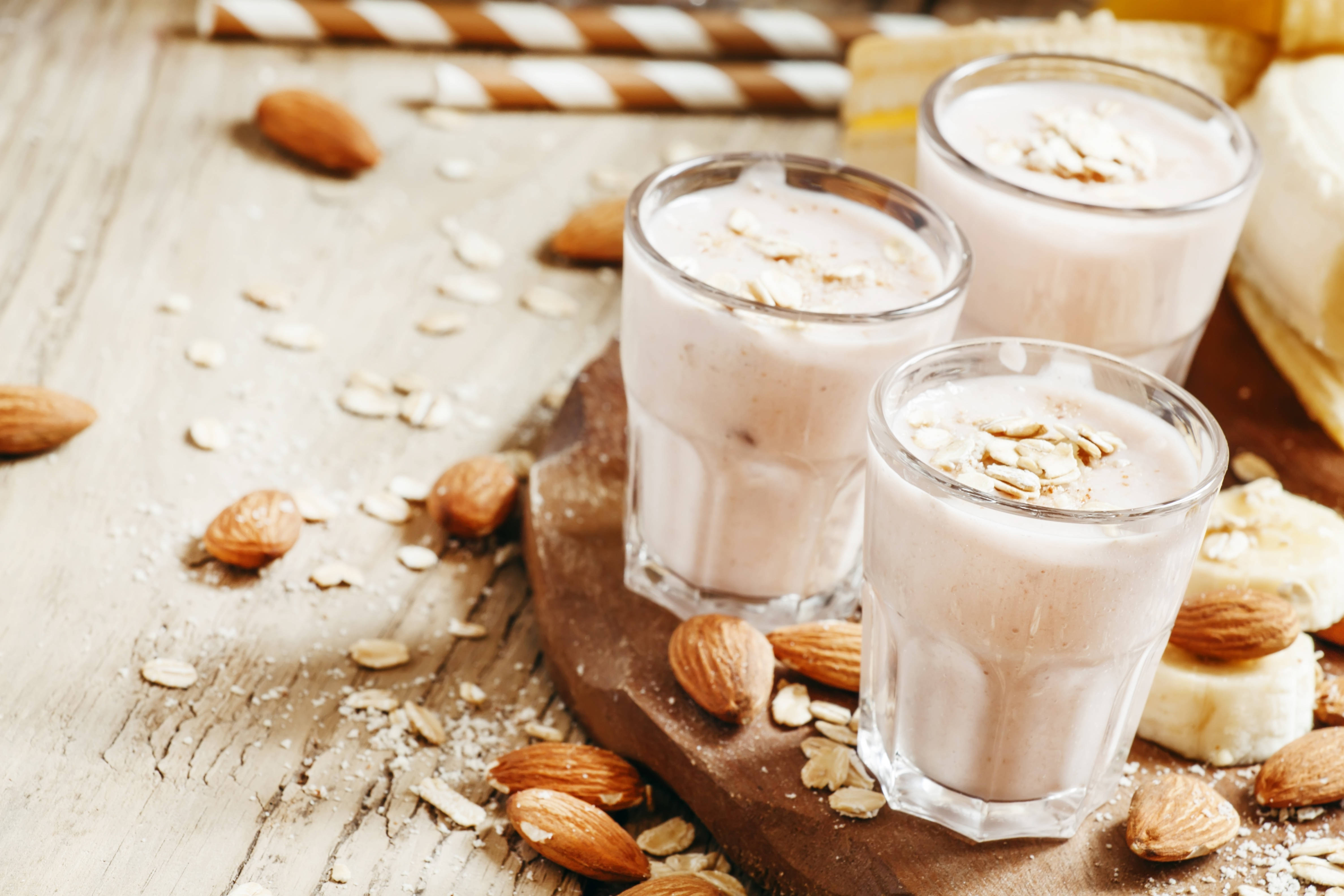 almond oat milk smoothie, oats, almonds, 4K Desktop Wallpaper