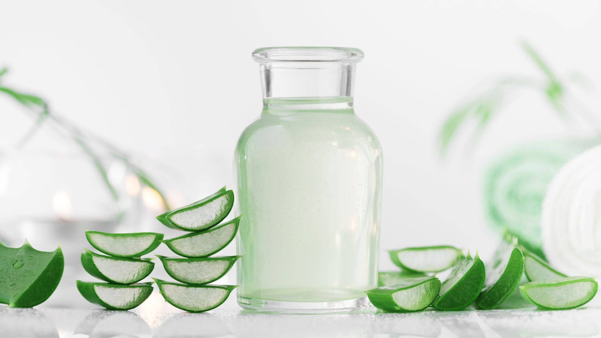 clear glass bottle, aloe vera gel, fresh green aloe slices, Full HD Desktop Wallpaper