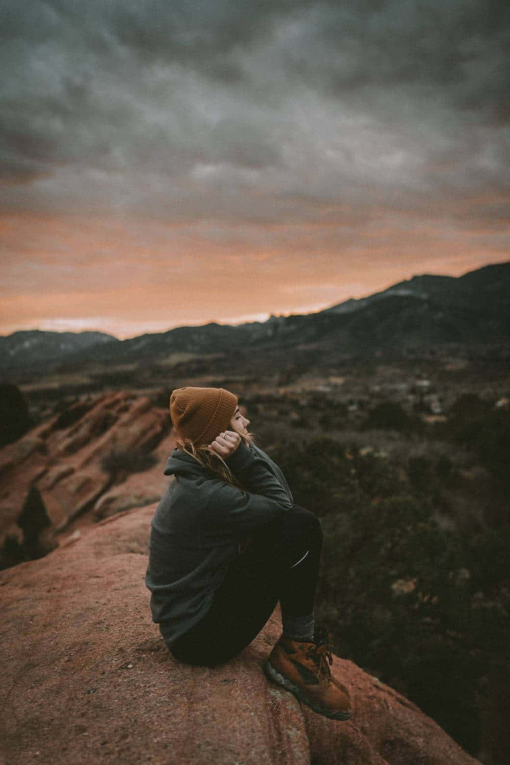 single woman, red rock cliff, sunset, HD Phone Wallpaper