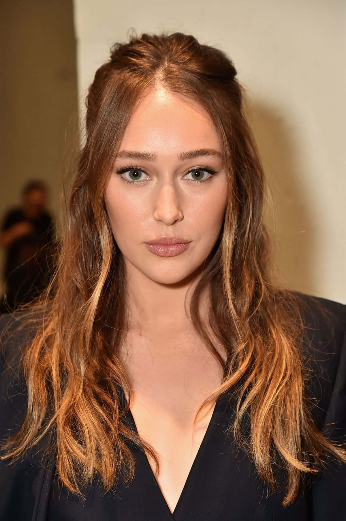 Alycia Debnam Carey, long wavy brown hair, green eyes, HD Phone Wallpaper