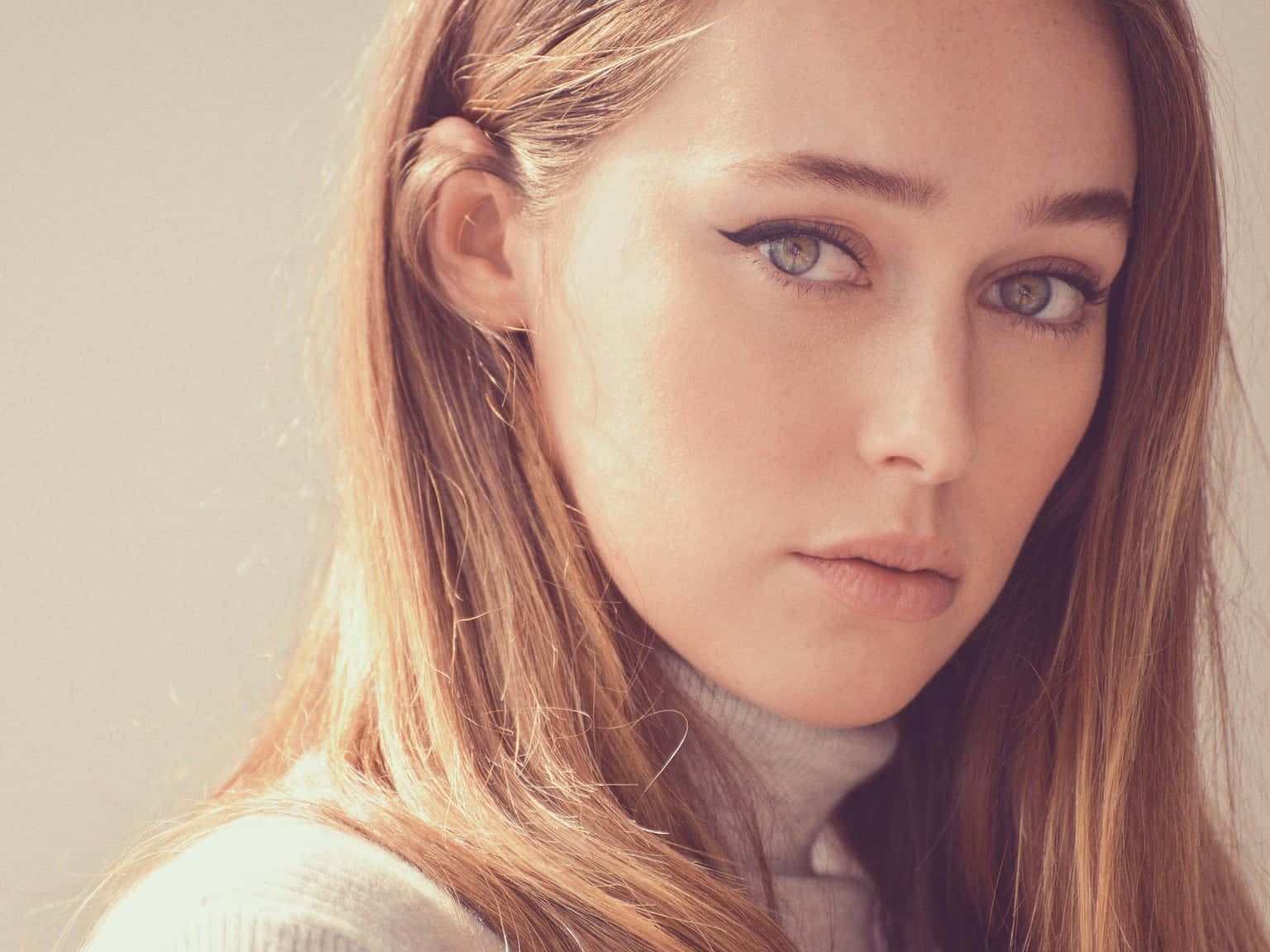 Alycia Debnam Carey, long blonde hair, striking blue eyes, HD Desktop Wallpaper