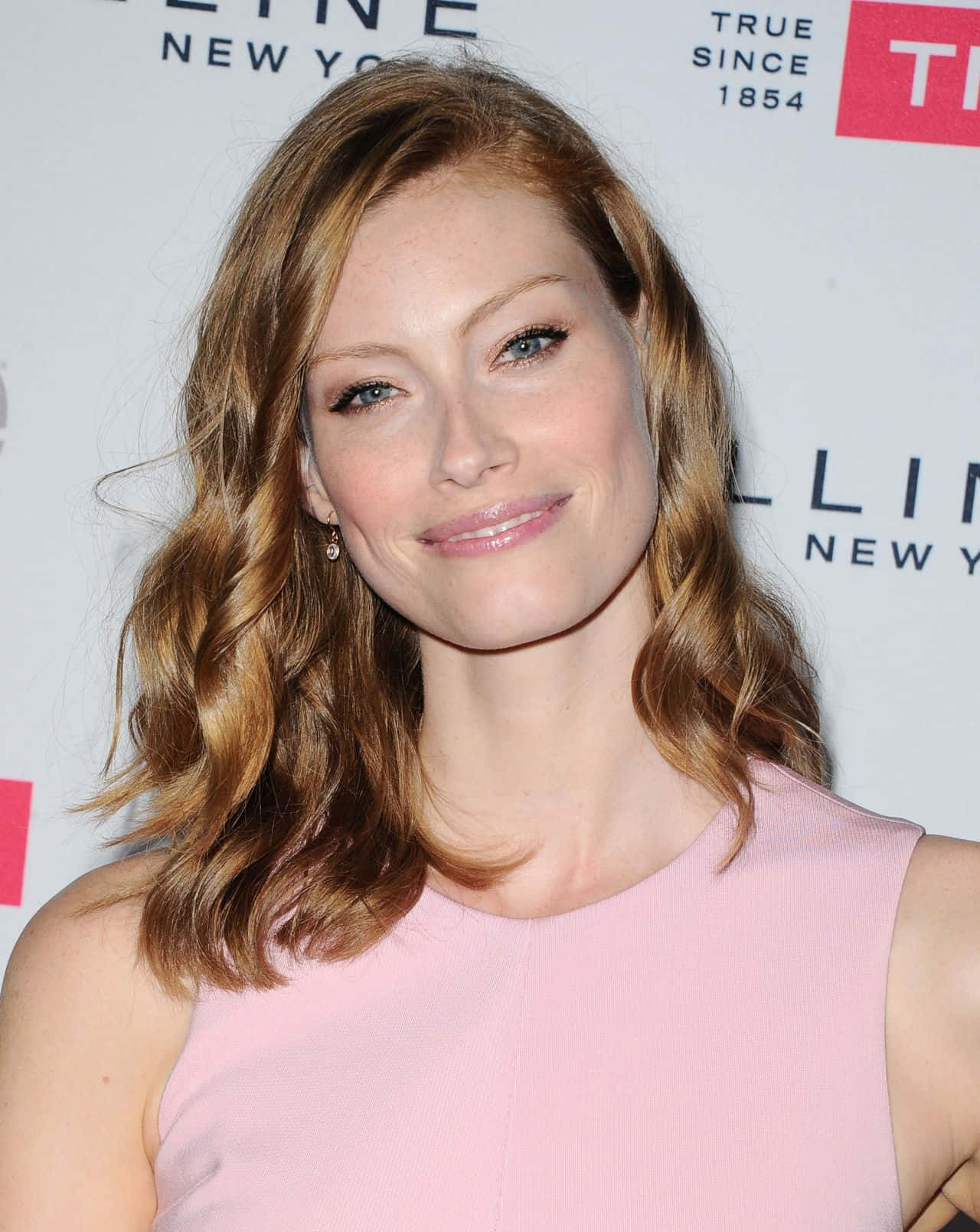 Alyssa Sutherland, pink sleeveless top, branded event, HD Phone Wallpaper