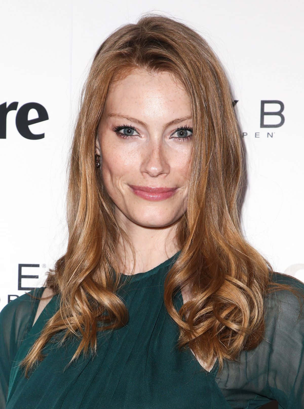 Alyssa Sutherland, long wavy auburn hair, green eyes, HD Phone Wallpaper