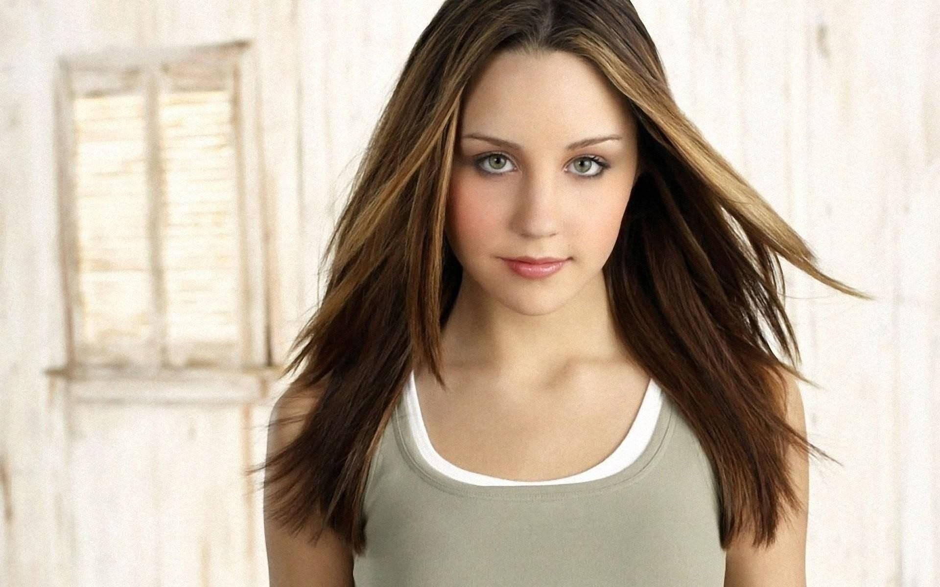 Amanda Bynes, rustic white wooden wall, window, Full HD Desktop Wallpaper