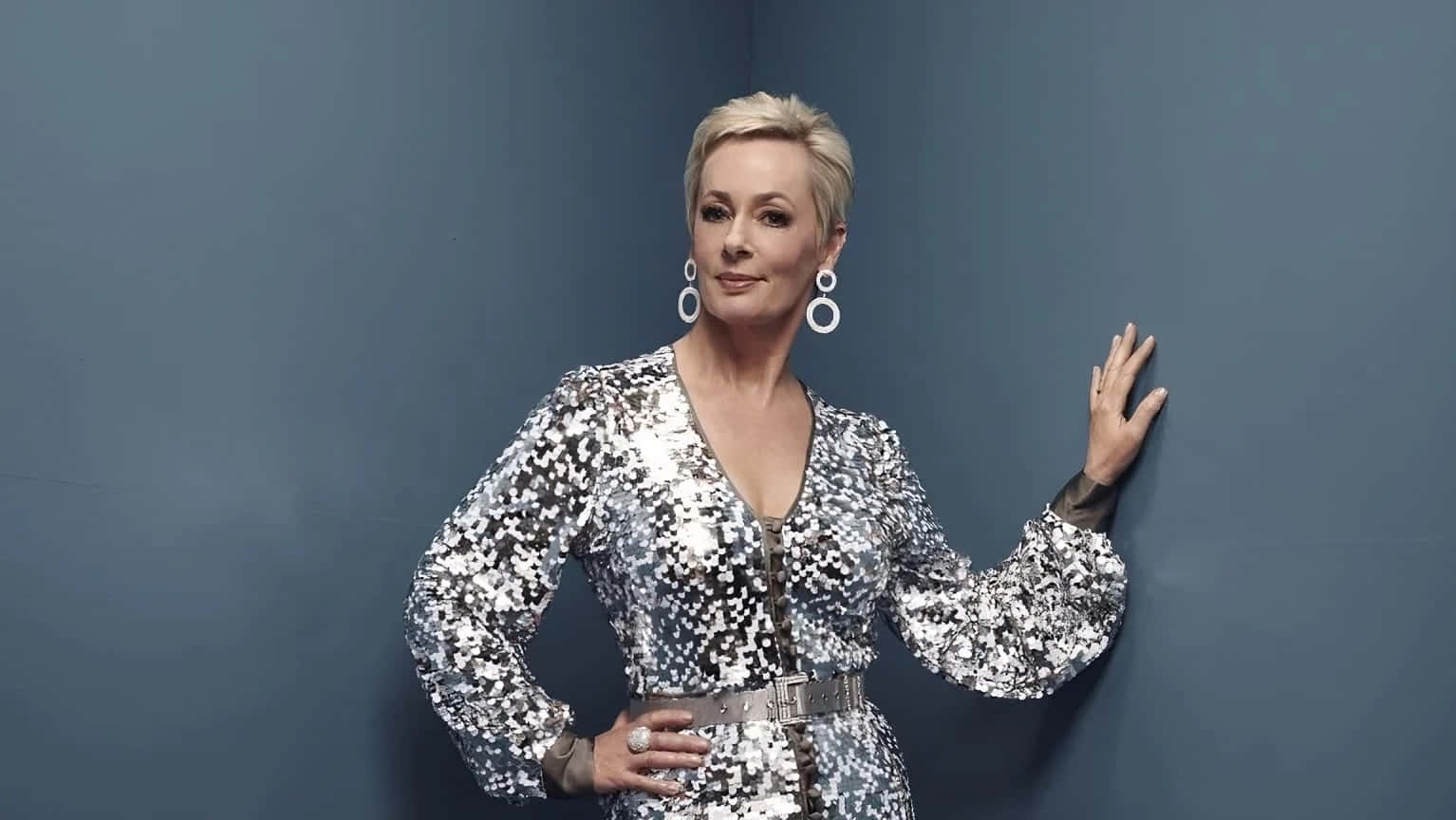 Amanda Keller, shimmering silver sequined dress, muted blue wall, HD Desktop Wallpaper