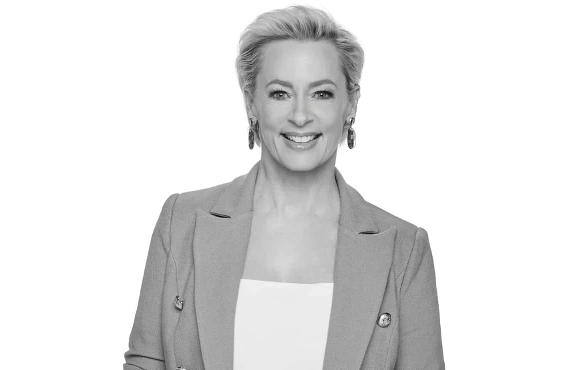 Amanda Keller, black and white portrait, short blonde hair, SD Desktop Wallpaper