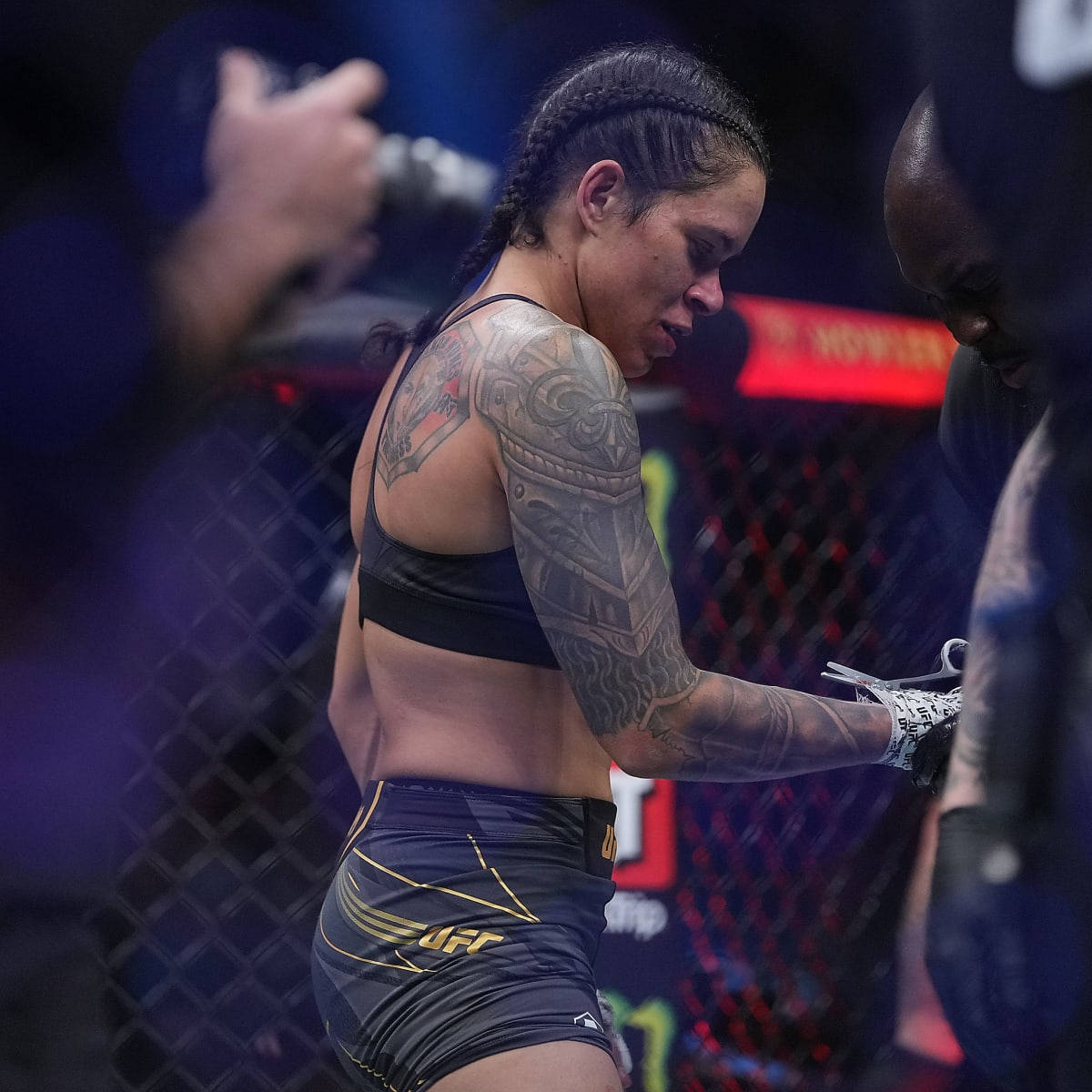 Amanda Nunes, tattoo arm, cage, SD Desktop Wallpaper