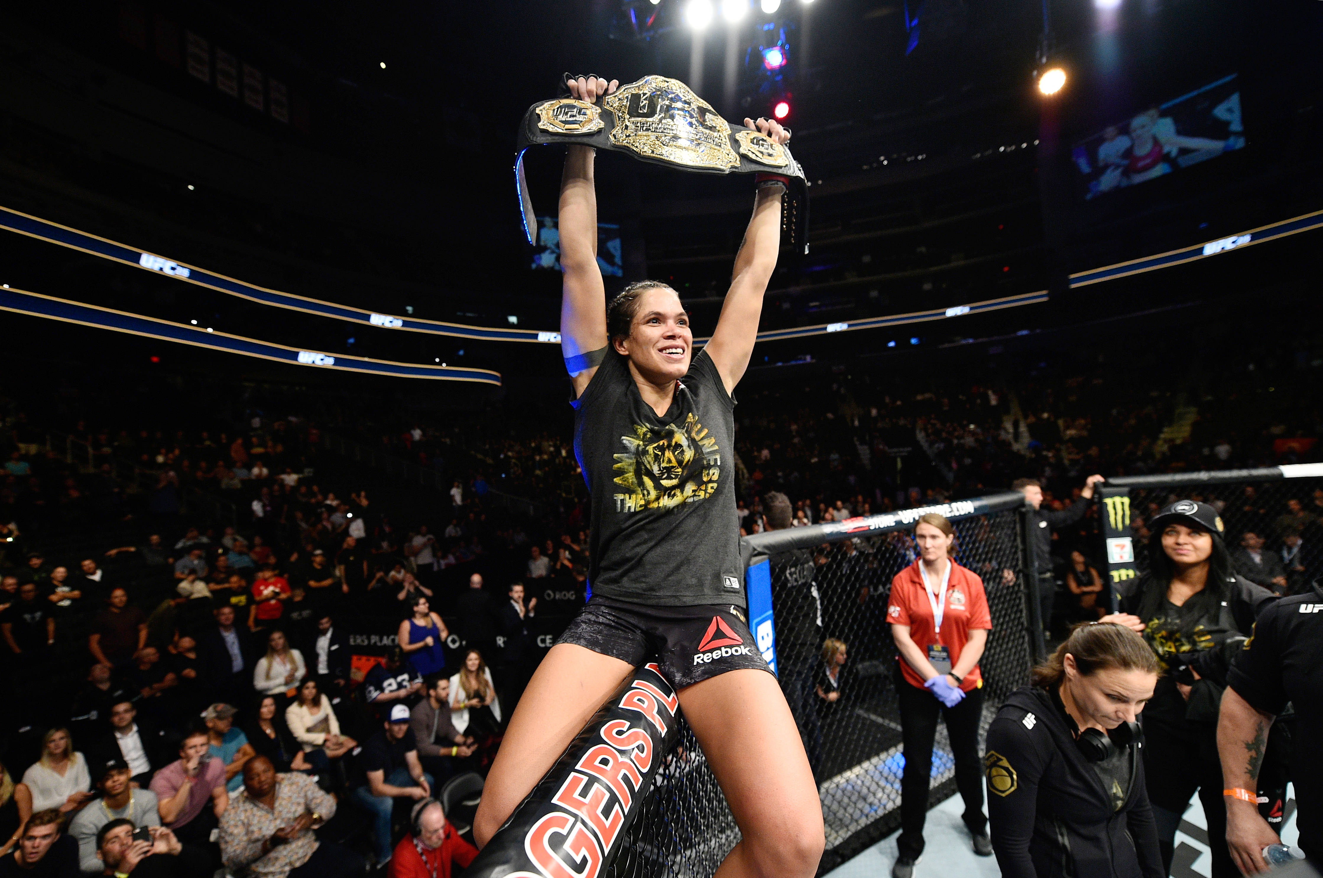 Amanda Nunes, championship belt, octagon, 4K Desktop Wallpaper