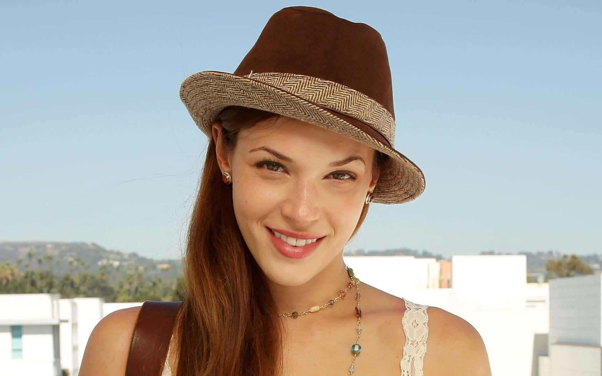 Amanda Righetti, brown fedora, herringbone band, Full HD Desktop Wallpaper