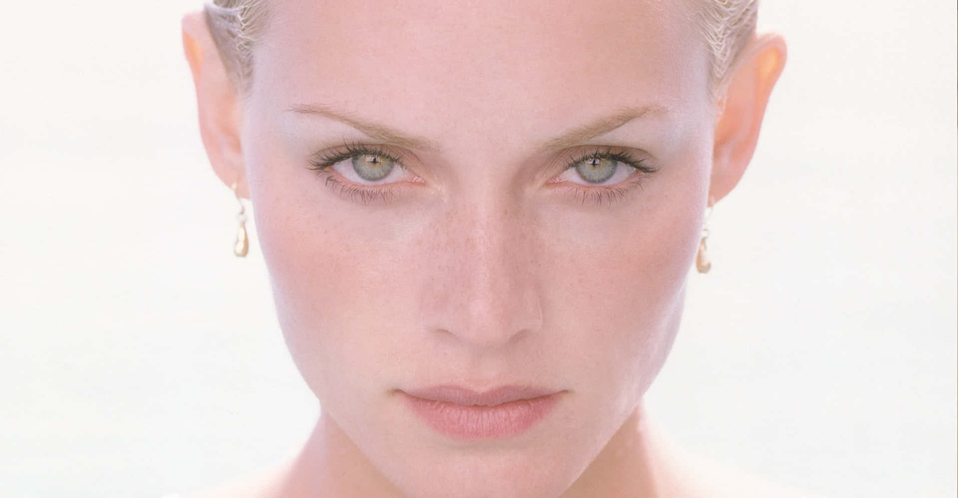 Amber Valletta, pale skin, green eyes, Full HD Desktop Wallpaper