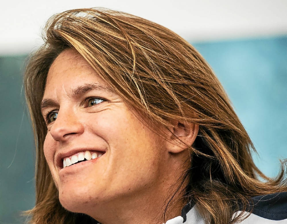 Amélie Mauresmo, brown hair, smiling, SD Desktop Wallpaper