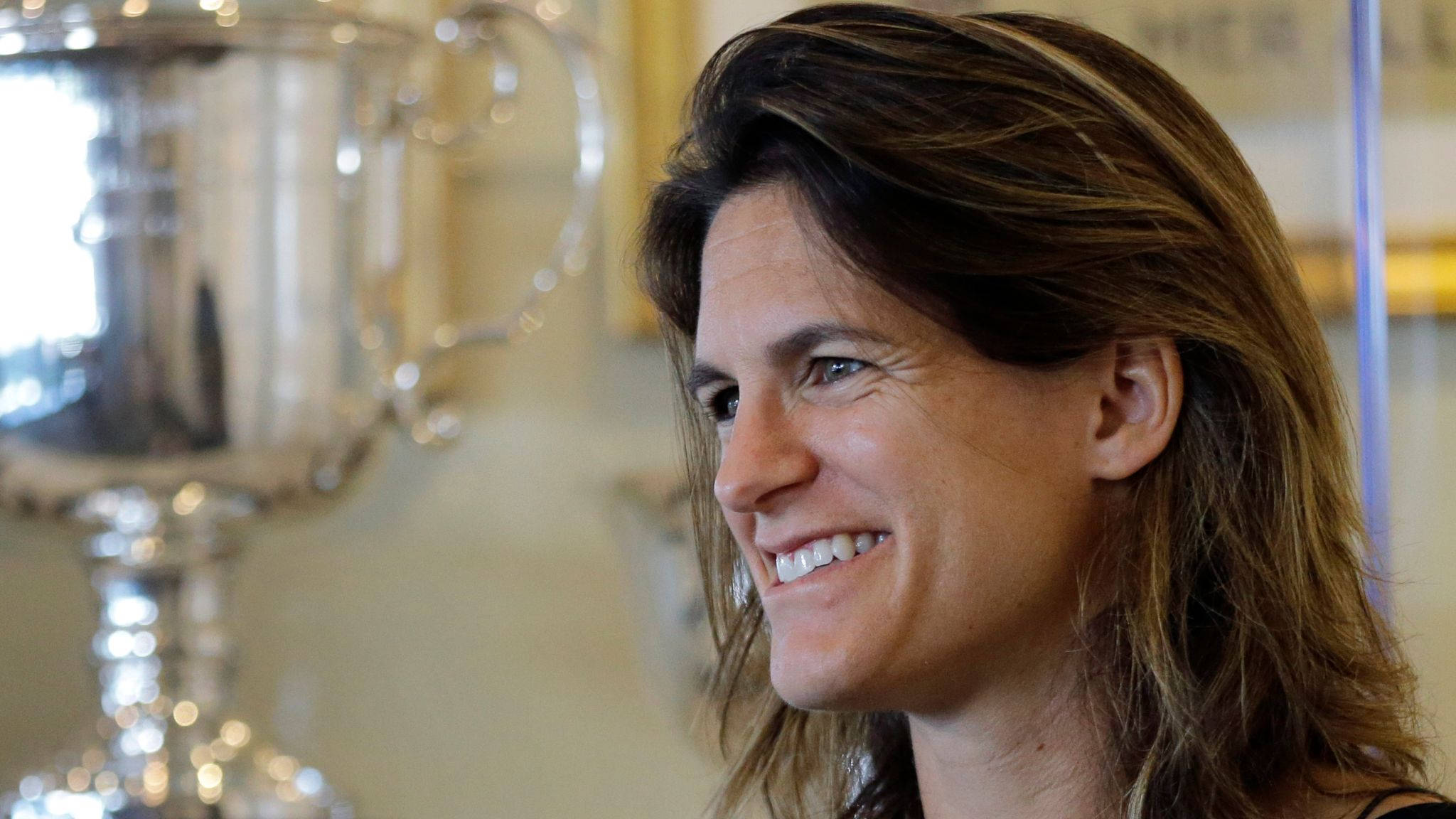 Amélie Mauresmo, trophy, brown hair, Full HD Desktop Wallpaper