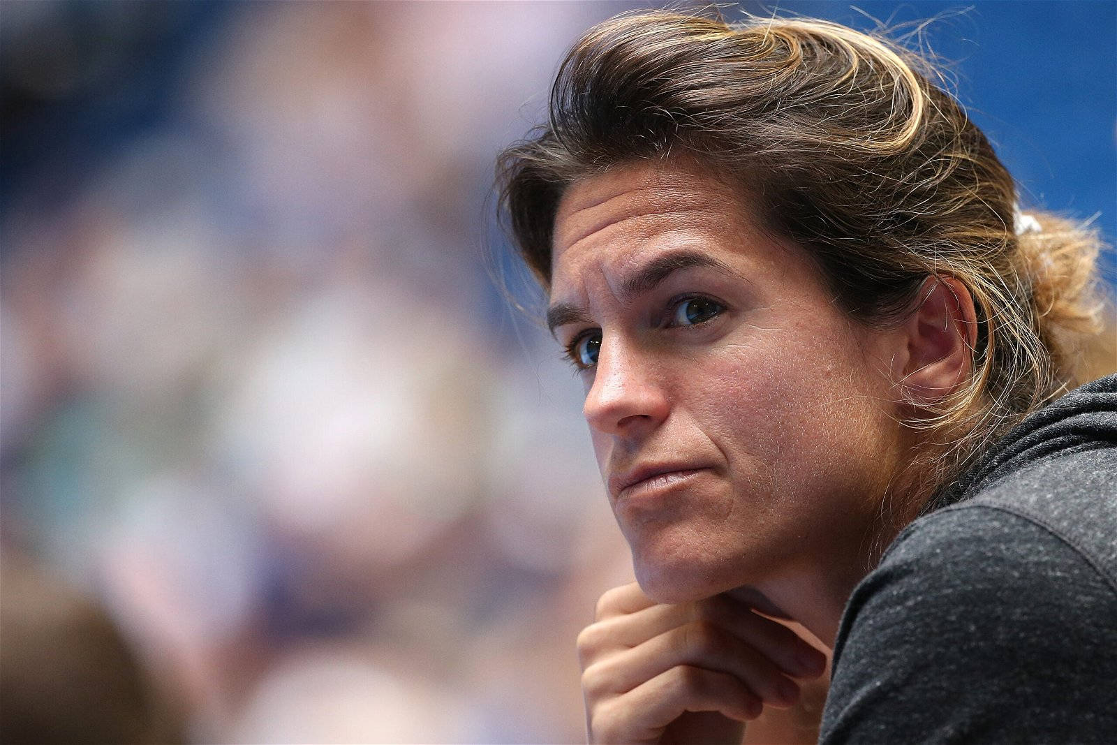 Amélie Mauresmo, stadium crowd, tousled hair, HD Desktop Wallpaper