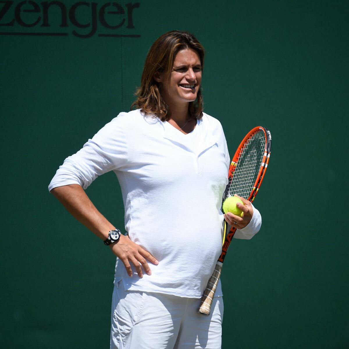 Amélie Mauresmo, white outfit, green court wall, SD Desktop Wallpaper