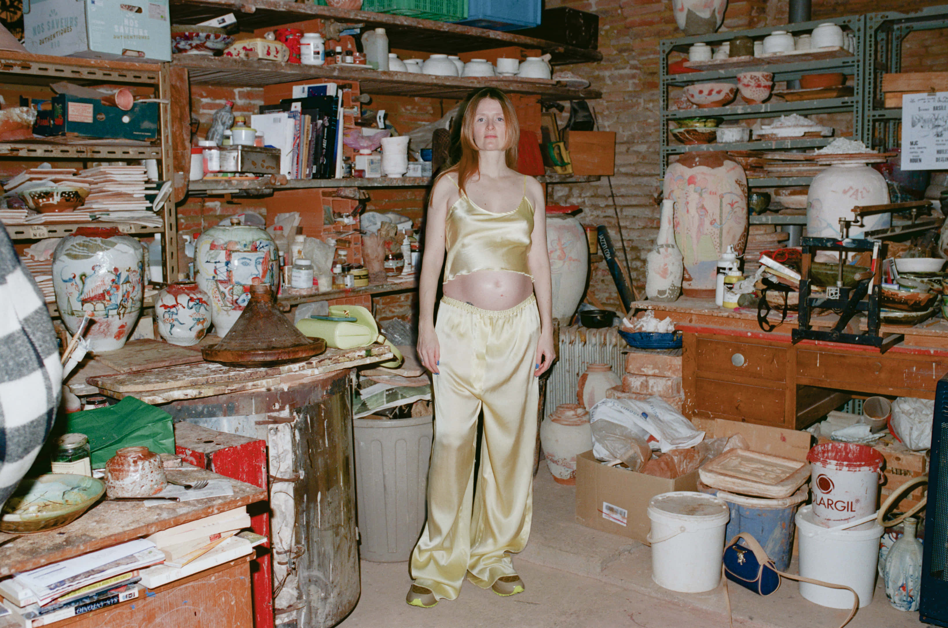Amélie Pichard, gold satin, messy storage room, 2K Desktop Wallpaper
