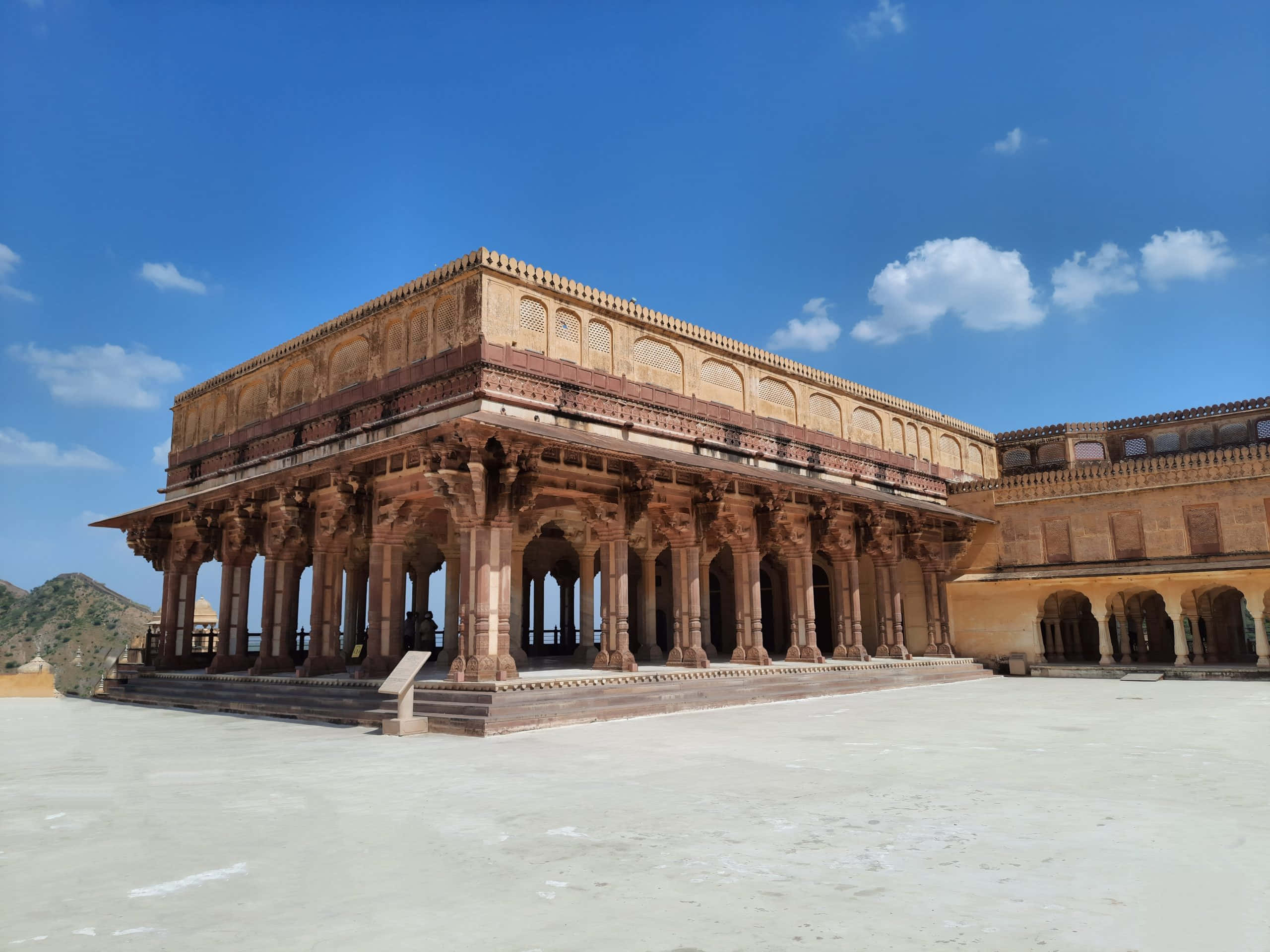 Amer Fort, blue sky, scattered clouds, 2K Desktop Wallpaper