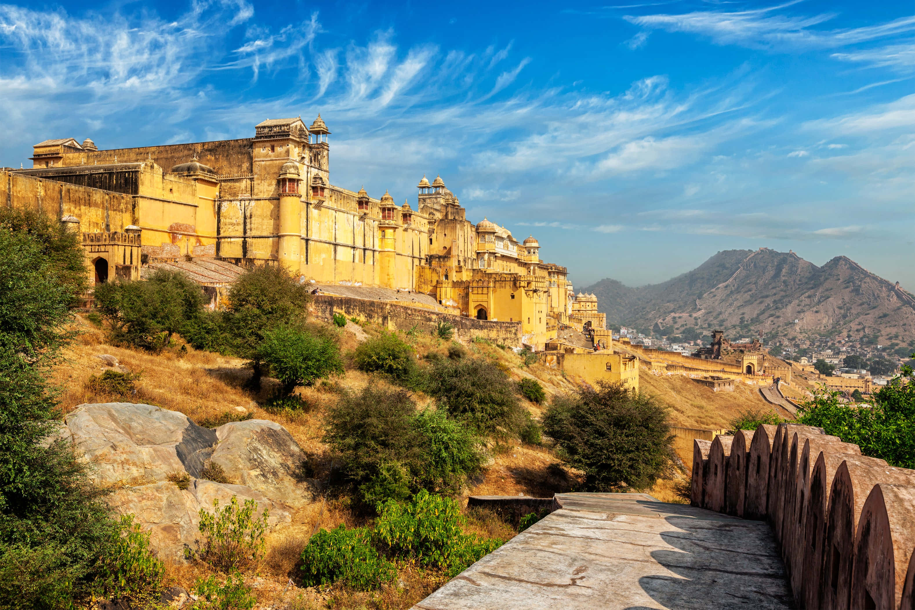 Amer Fort, golden fortress, sunlit hillside, 2K Desktop Wallpaper