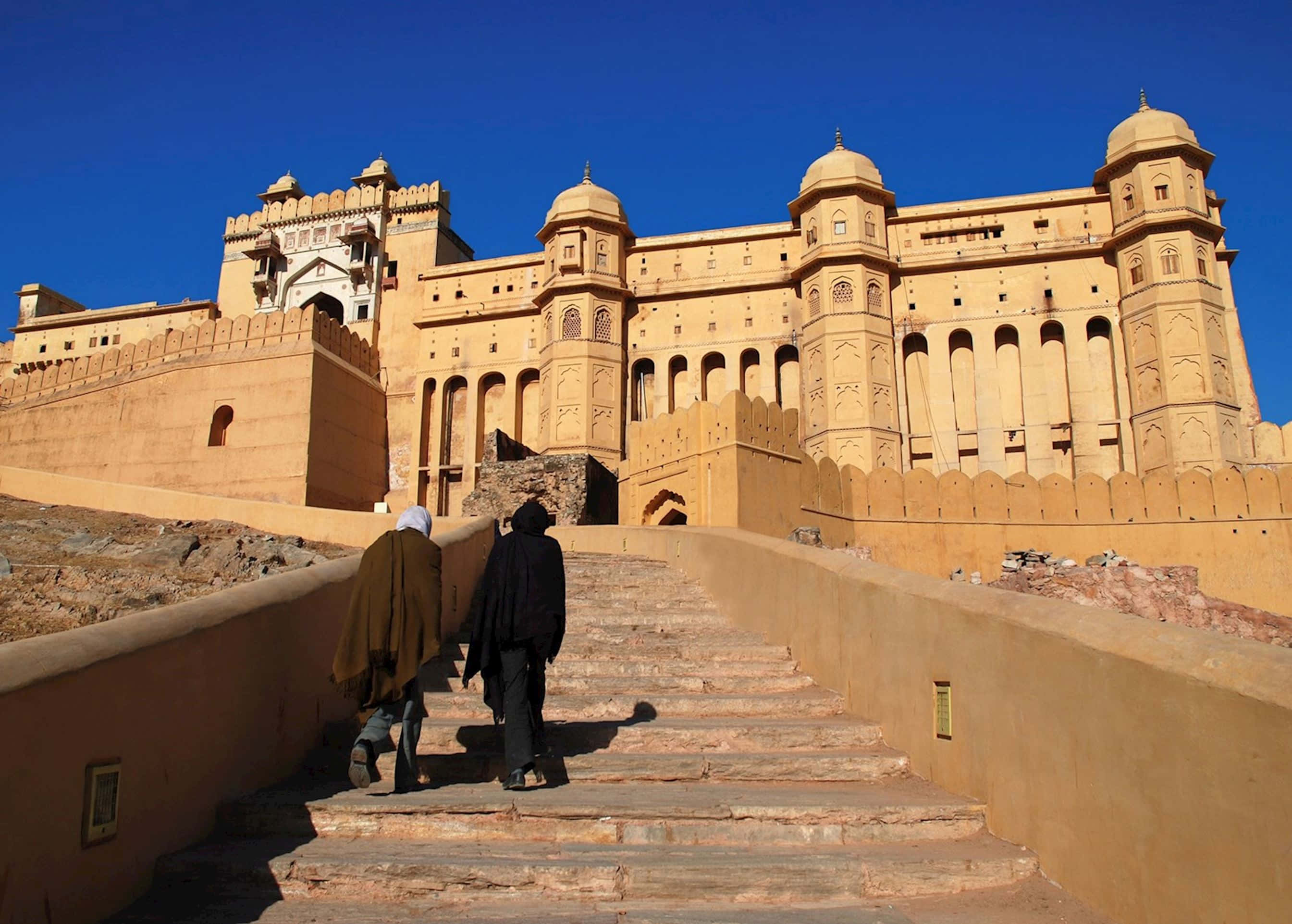 Amer Fort, golden fortress, sunlit stone steps, 2K Desktop Wallpaper