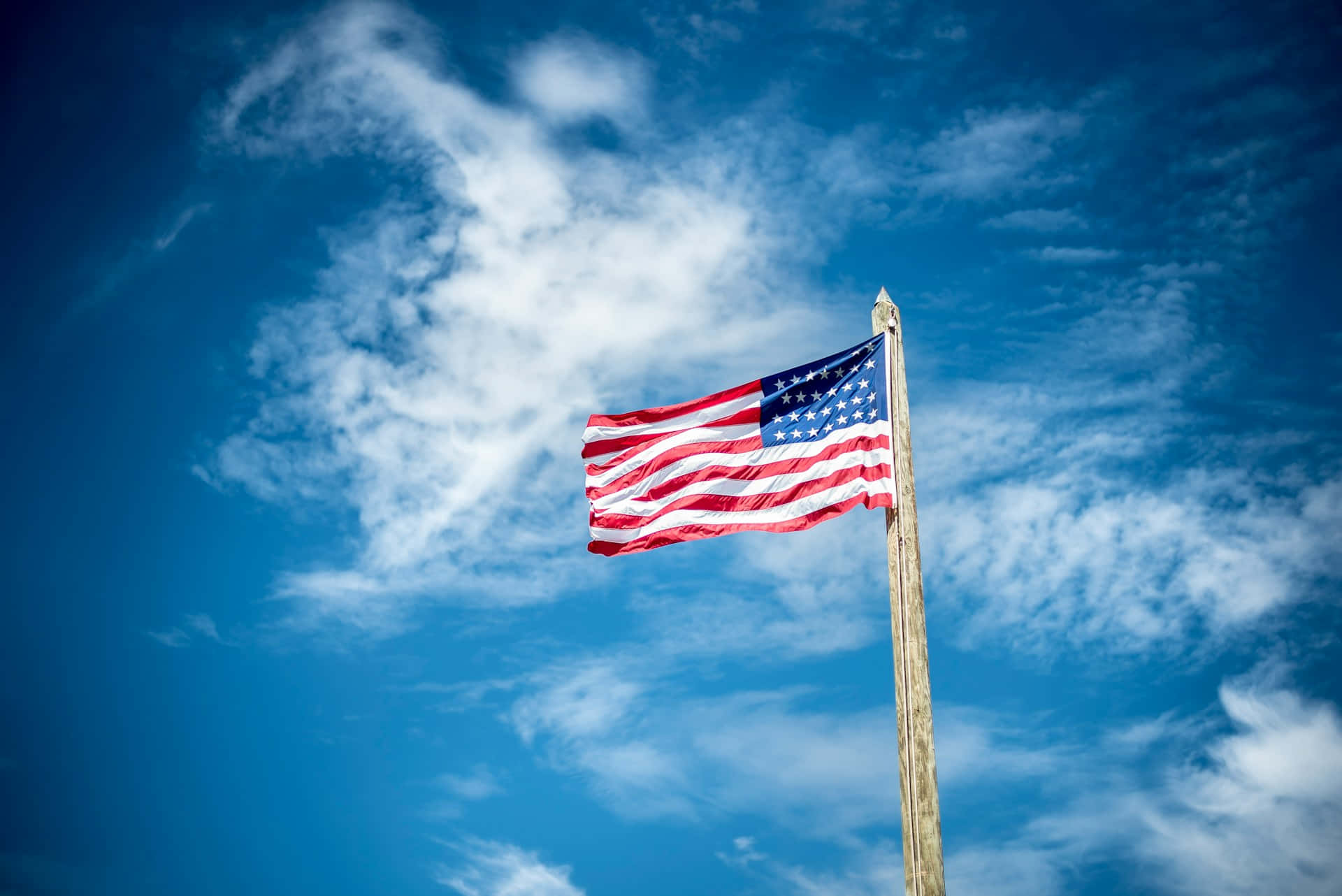 American Flag, wooden pole, vibrant blue sky, Full HD Desktop Wallpaper