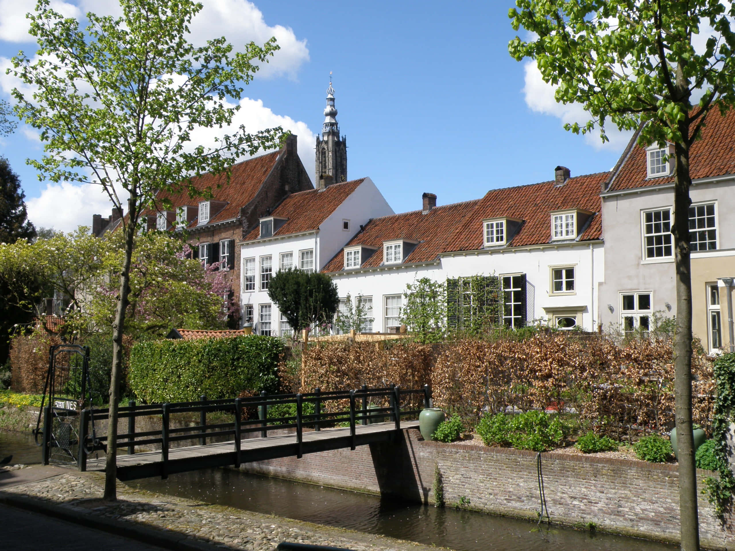 Amersfoort, canal view, church tower, 2K Desktop Wallpaper