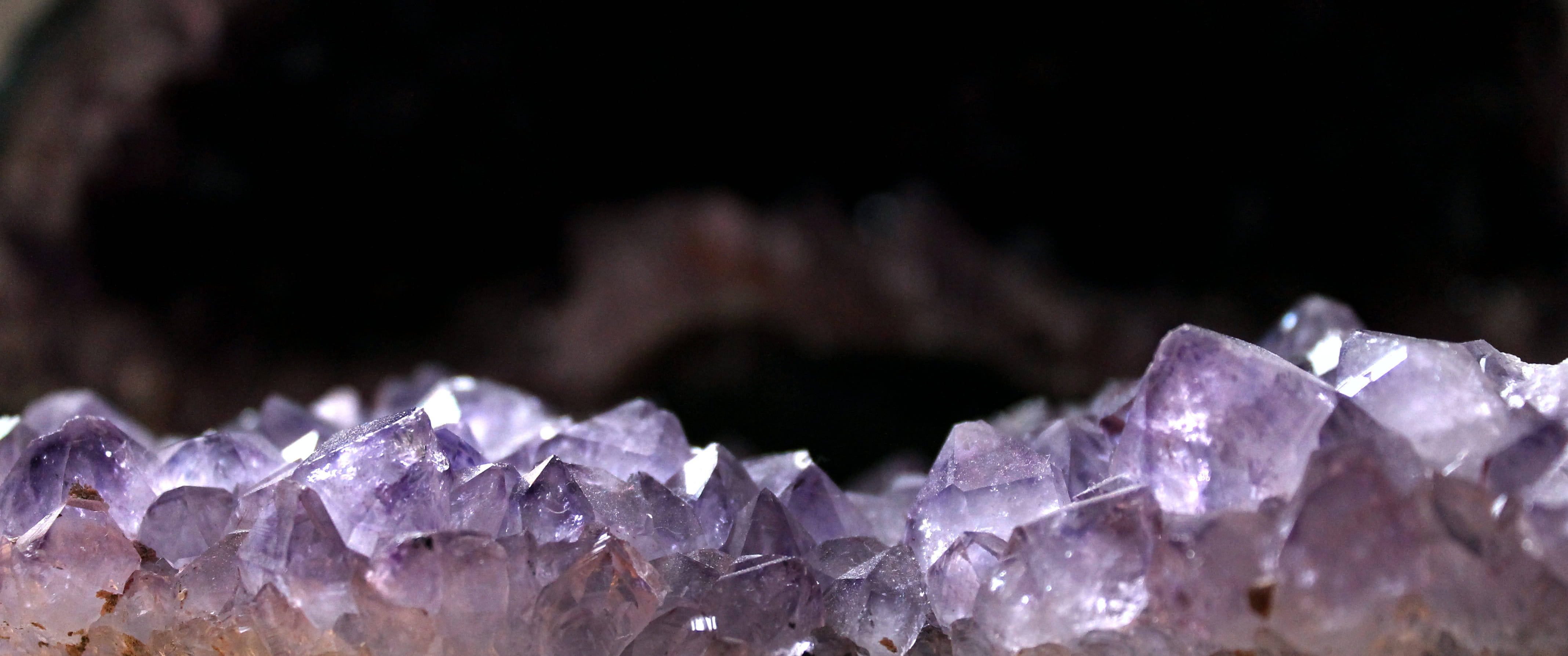jagged amethyst, sunlight, purple amethyst crystals, 4K Desktop Wallpaper