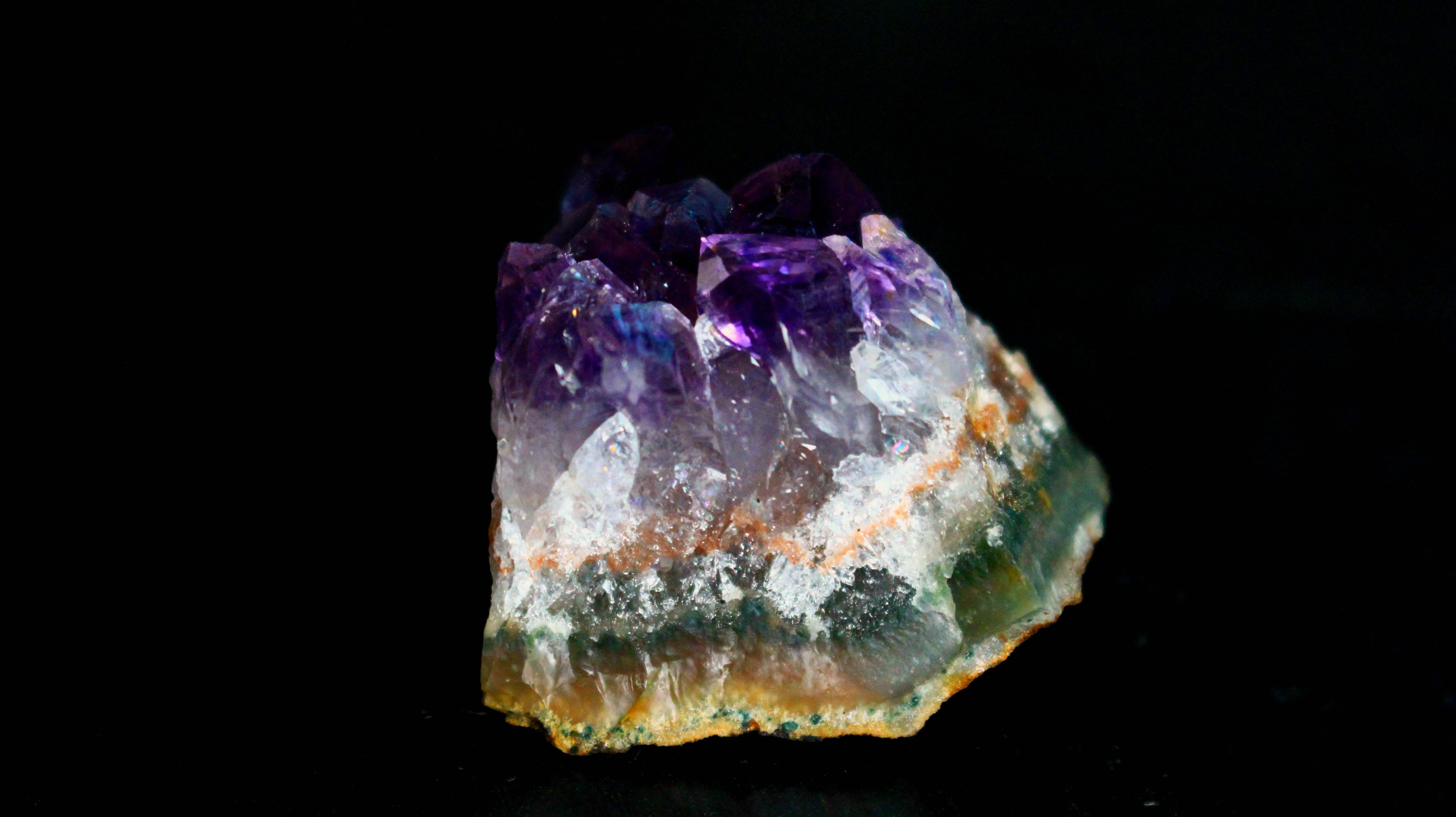 amethyst, deep purple, clear facets, 5K Desktop Wallpaper