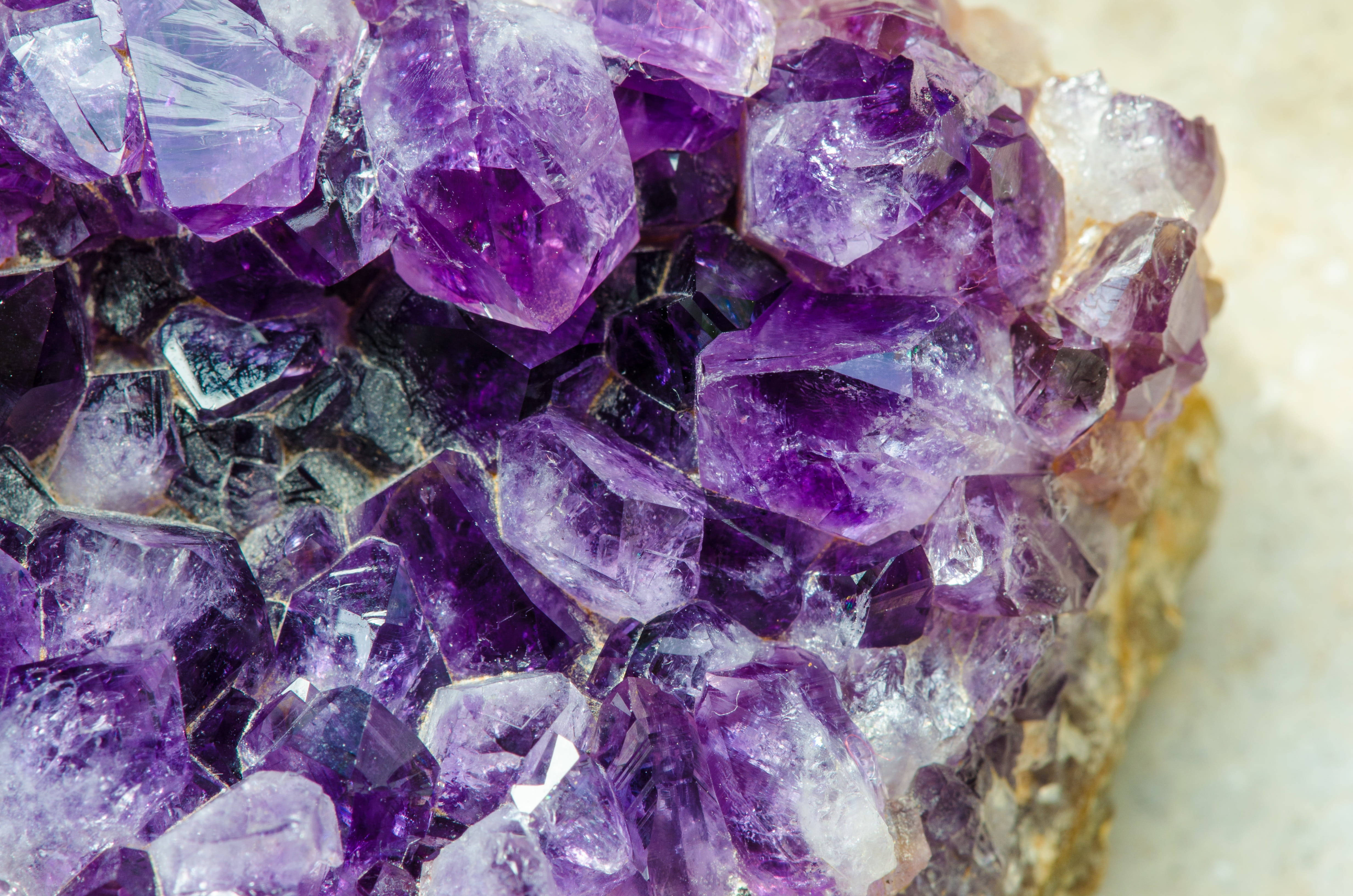 purple amethyst, yellow amethyst, vibrant purple amethyst crystals, 4K Desktop Wallpaper