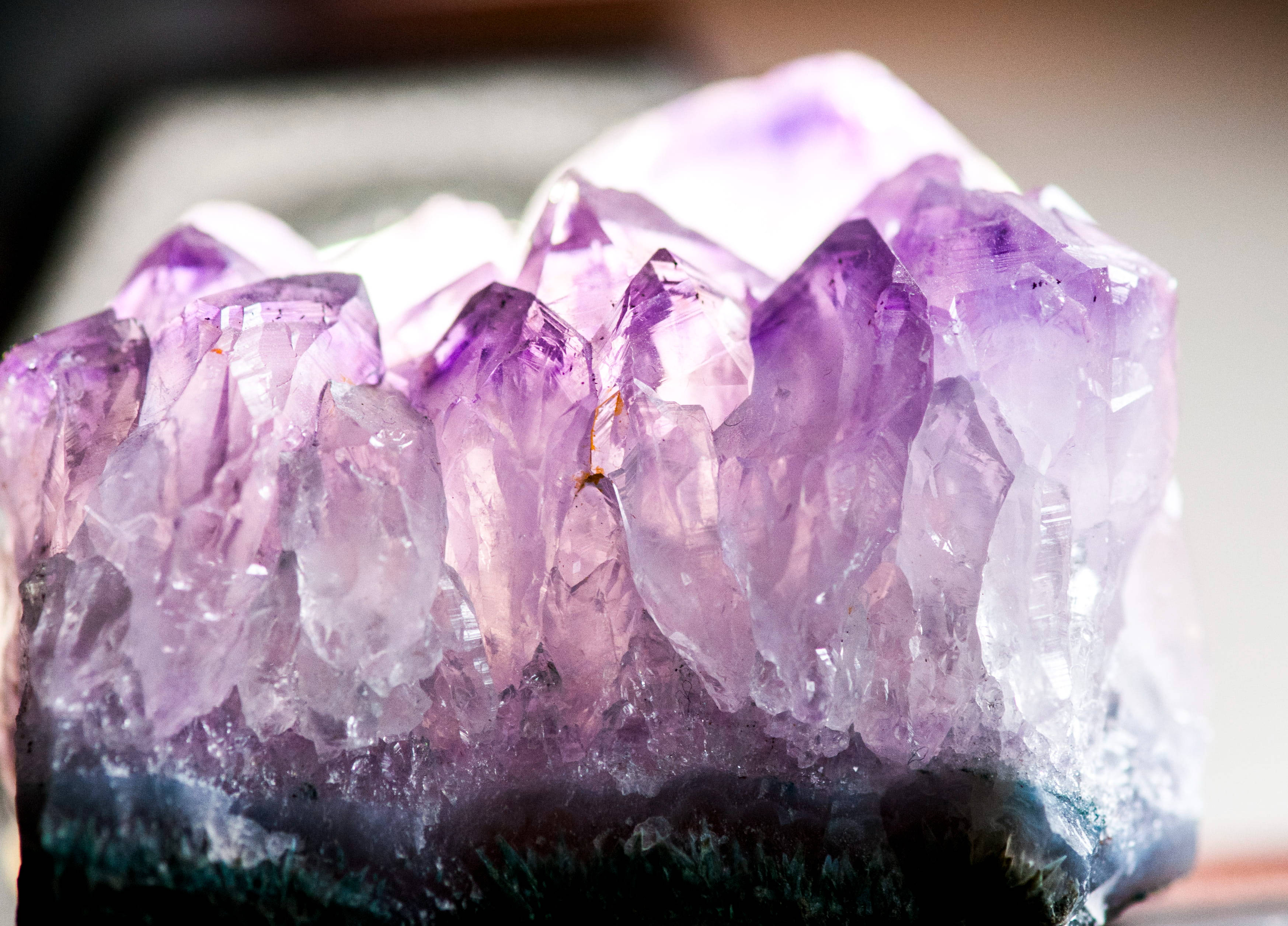 pale amethyst crystal, amethyst crystal cluster, vibrant purple, 2K Desktop Wallpaper