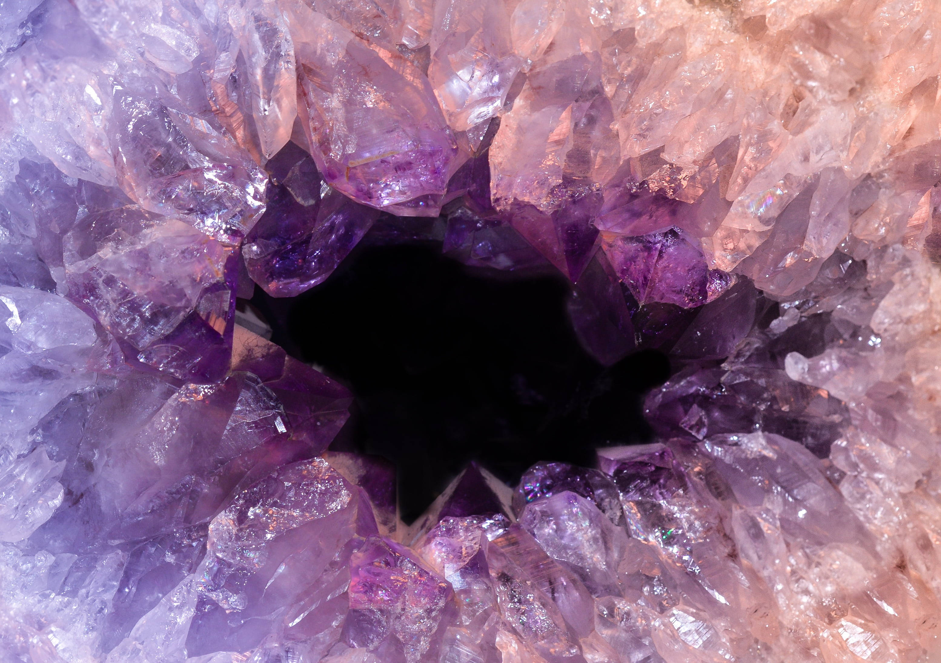hollowed amethyst geode, amethyst geode, purple crystals, 2K Desktop Wallpaper