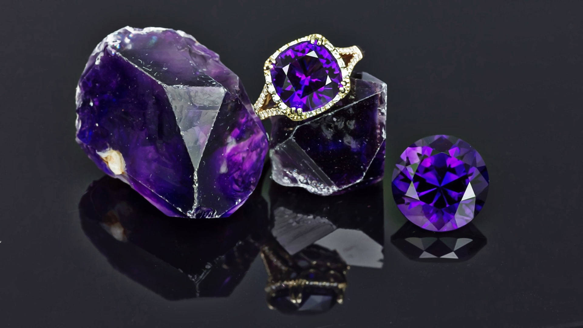 amethyst ring, polished gemstones, reflective black surface, Full HD Desktop Wallpaper