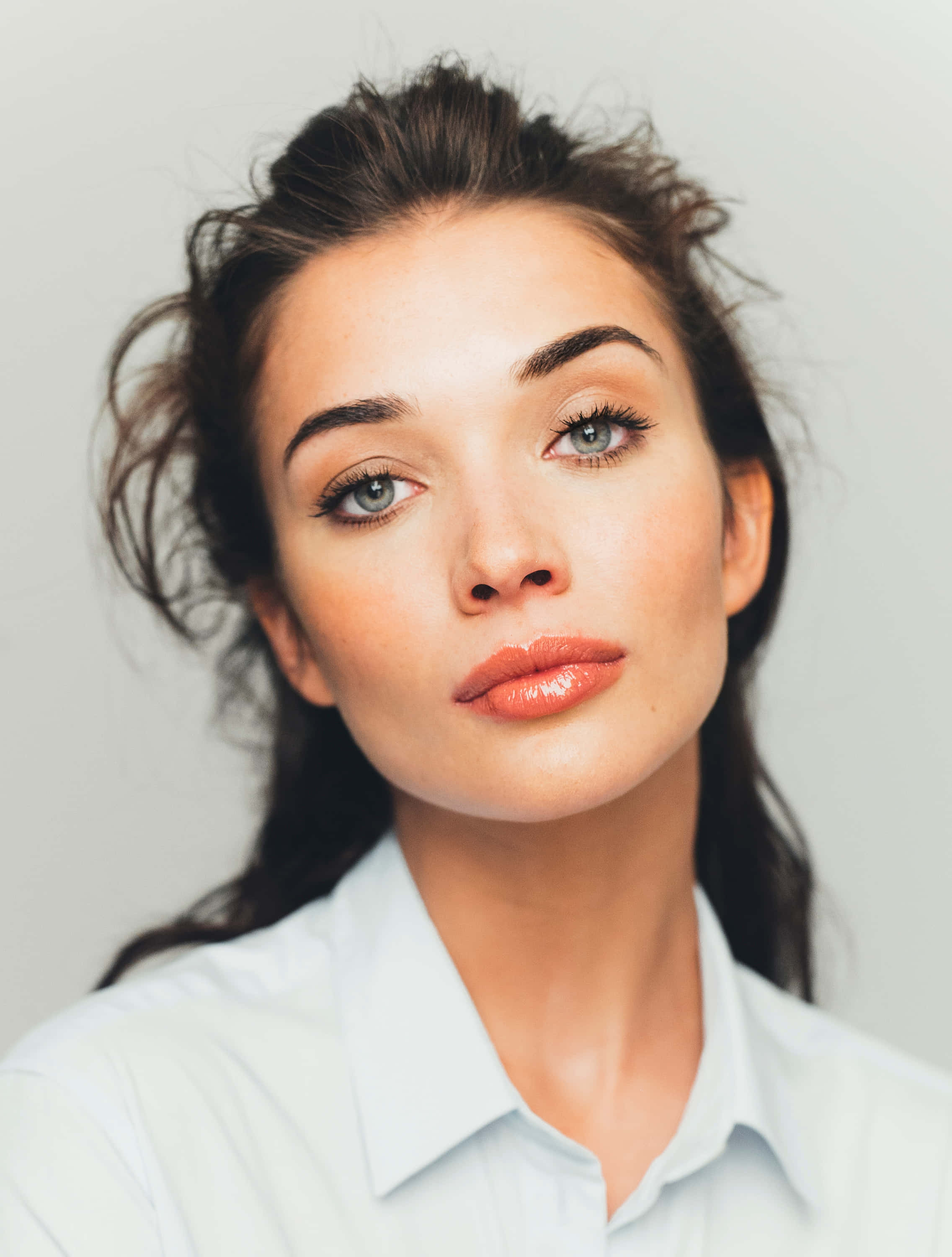 Amy Jackson, striking blue eyes, tousled dark hair, 2K Phone Wallpaper