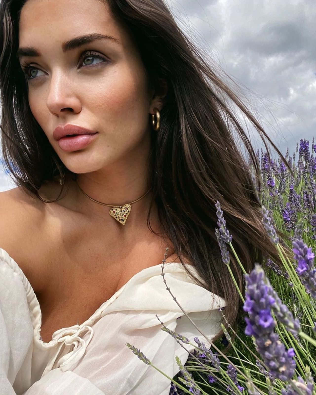 Amy Jackson, long dark hair, heart necklace, HD Phone Wallpaper